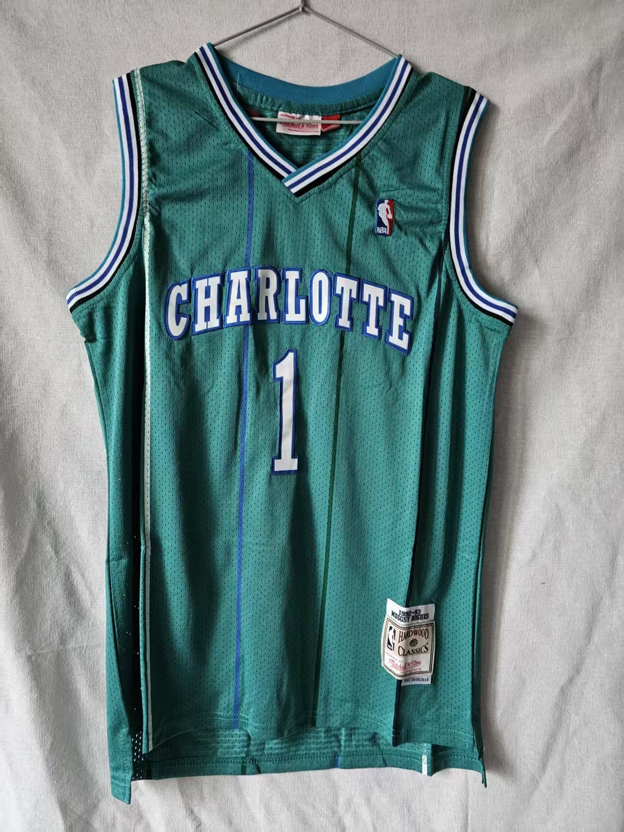 NBA Charlotte Hornets #1 Bogues Jersey XXL Size US XXL / EU 58 / 5 - 1 Thumbnail