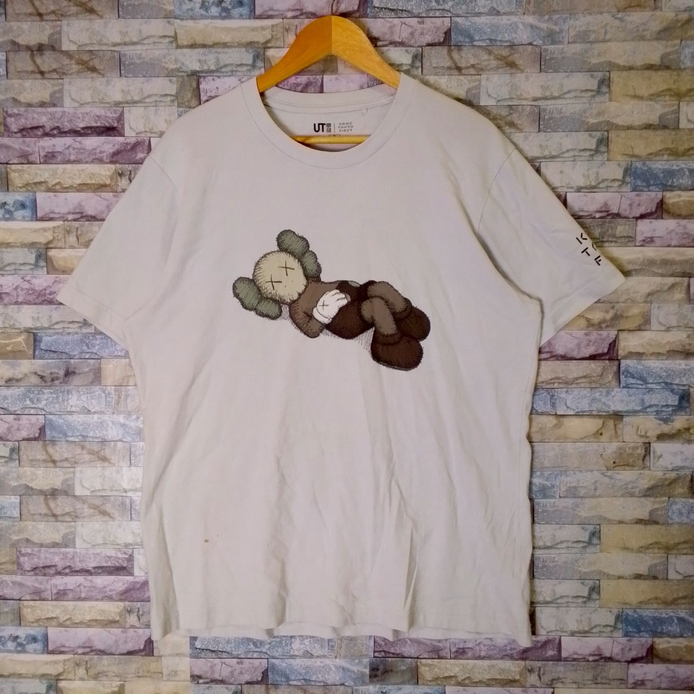 Uniqlo Uniqlo Kaws Size US XL / EU 56 / 4 - 1 Thumbnail