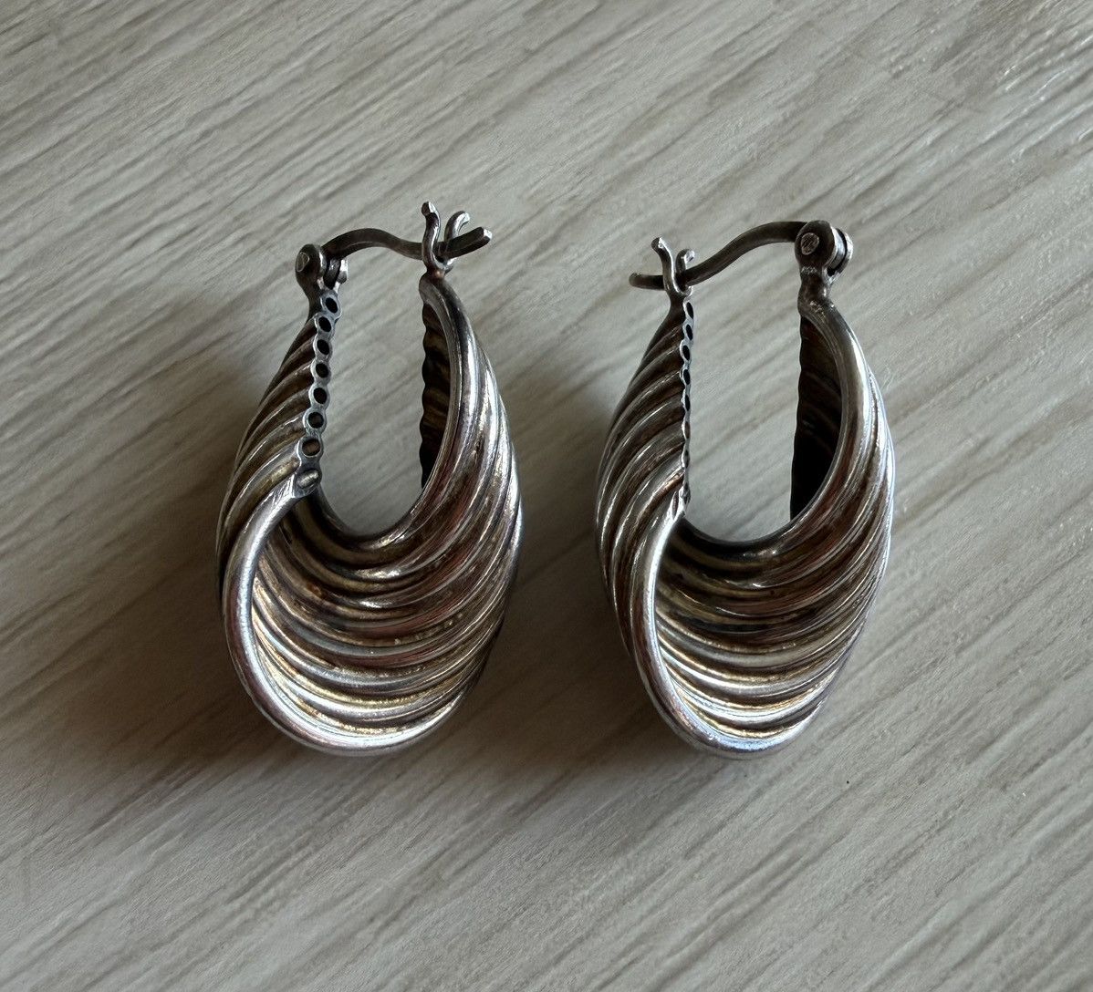 Vintage Vintage 925 Silver Staggered Swirl Hoop Earrings Size ONE SIZE - 1 Thumbnail