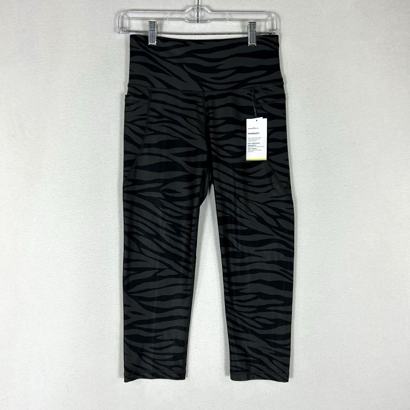 Old Navy Old Navy Active Powersoft Capri Leggings Women's M Gray Zebra Print NWT Size 32" / US 10 / IT 46 - 2 Thumbnail
