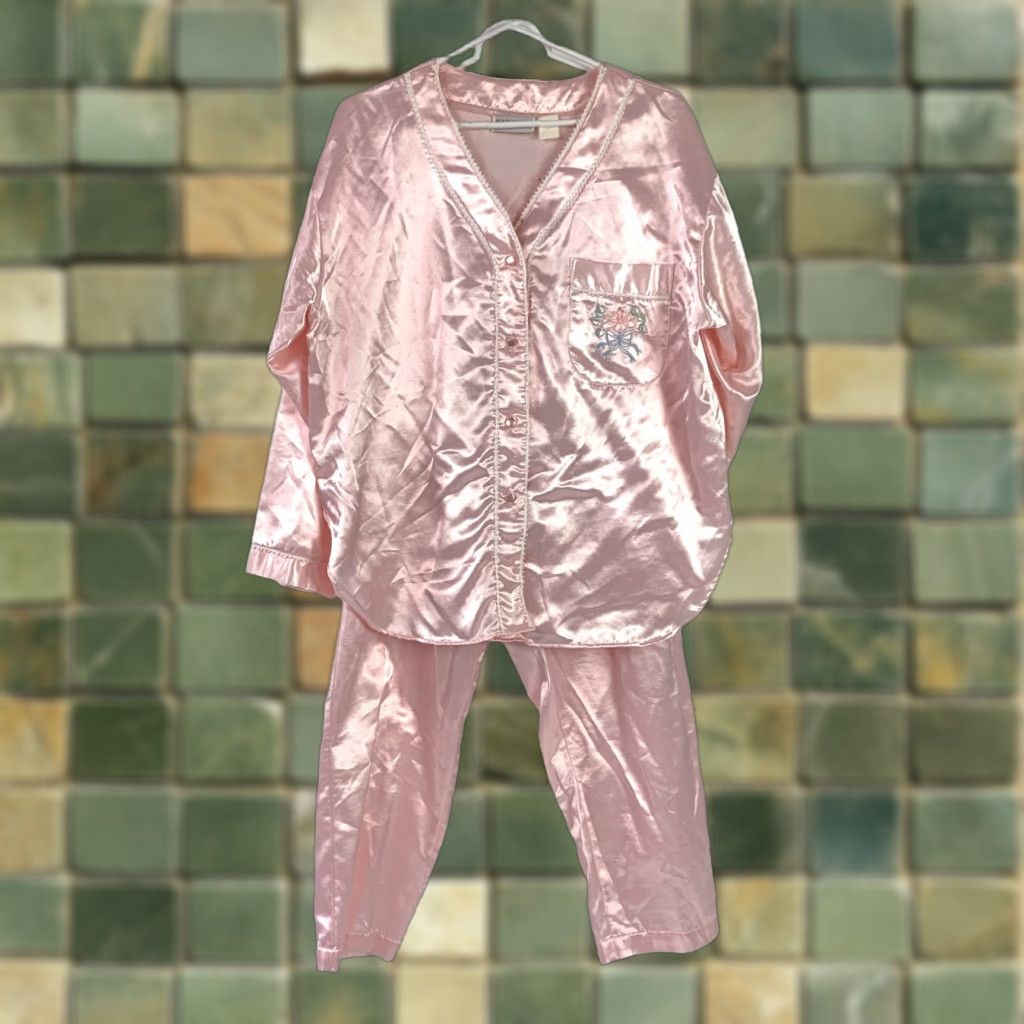 Vintage VINTAGE Ashley Taylor Pink Satin Two Piece Pajama Set Shirt Pants Large Womens Pajama Set 90s Satin Button V-Neck Long Sleeve Lightwt Purple Pink Size L / US 10 / IT 46 - 1 Thumbnail
