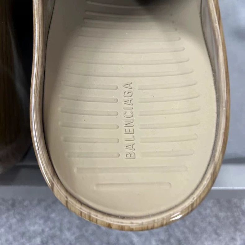 Balenciaga Balenciaga's latest wooden grain printed silent slip-on loa Size US 9.5 / EU 42-43 - 4 Thumbnail
