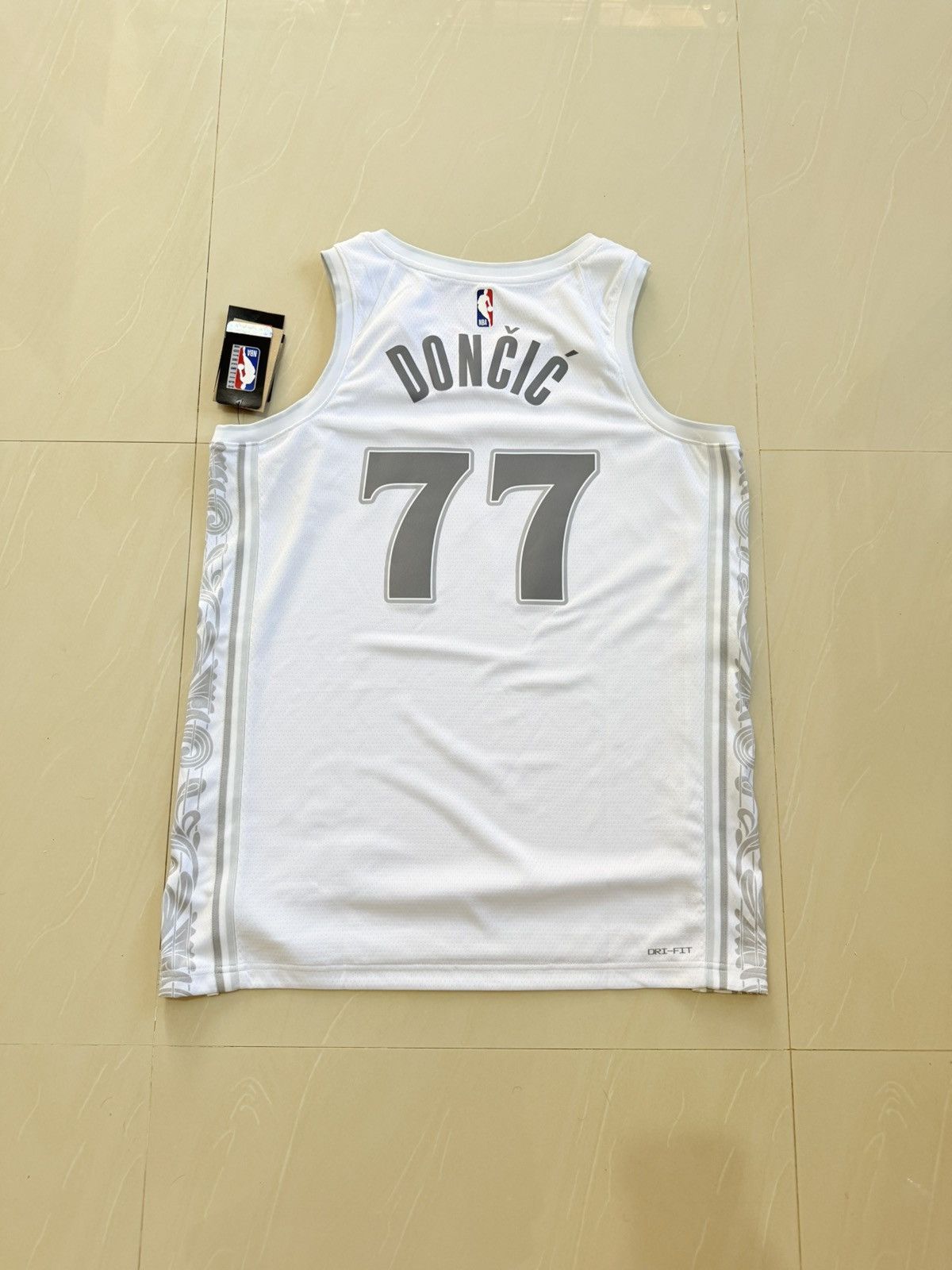 Nike Mike Mavs City Edition Swingman Luca Doncic Jersey Original Size US L / EU 52-54 / 3 - 2 Thumbnail