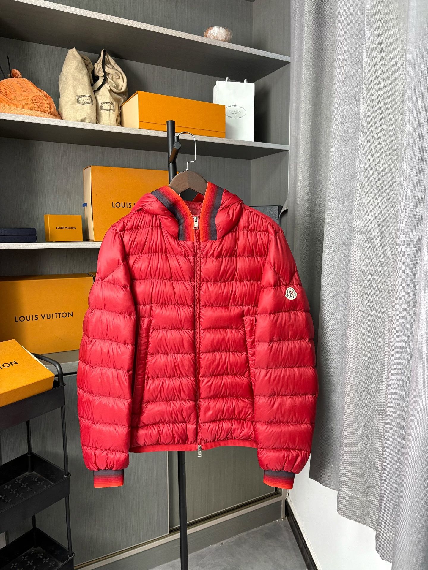 Moncler Moncler Down Striped Red Heavy Coat M Men Size US M / EU 48-50 / 2 - 1 Thumbnail