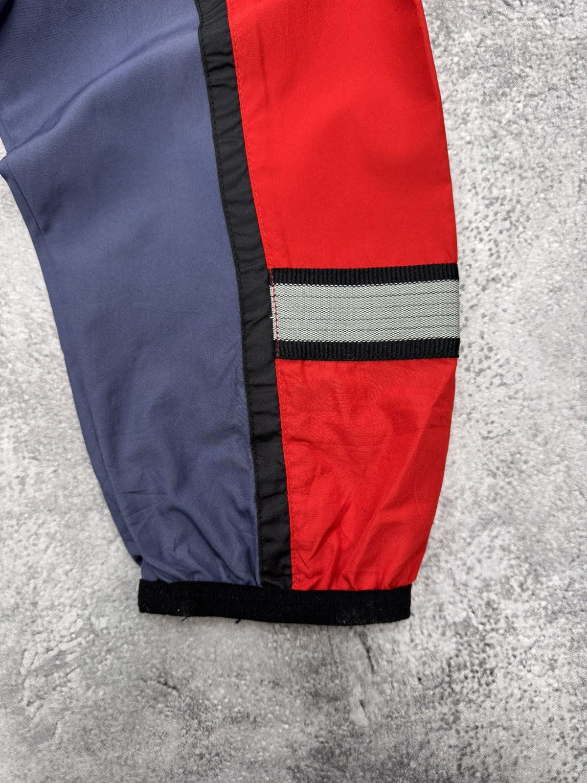 Nike Nike Men Vintage Windbreaker Jacket Red / Grey Zip Up Size US XL / EU 56 / 4 - 3 Thumbnail