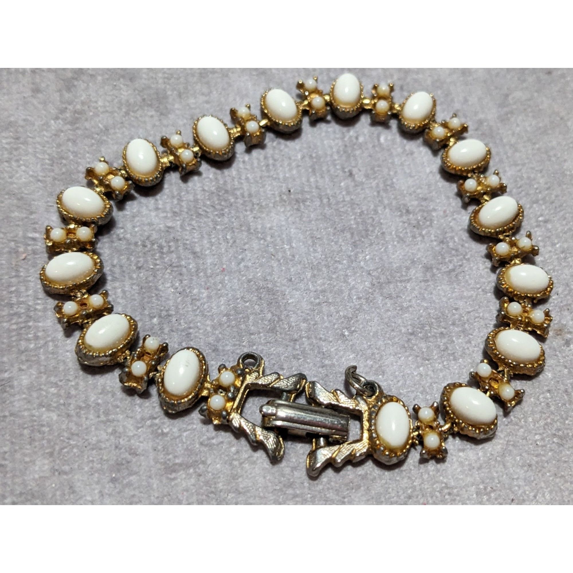 Other Vintage White Cabochon Bracelet Size ONE SIZE - 7 Thumbnail