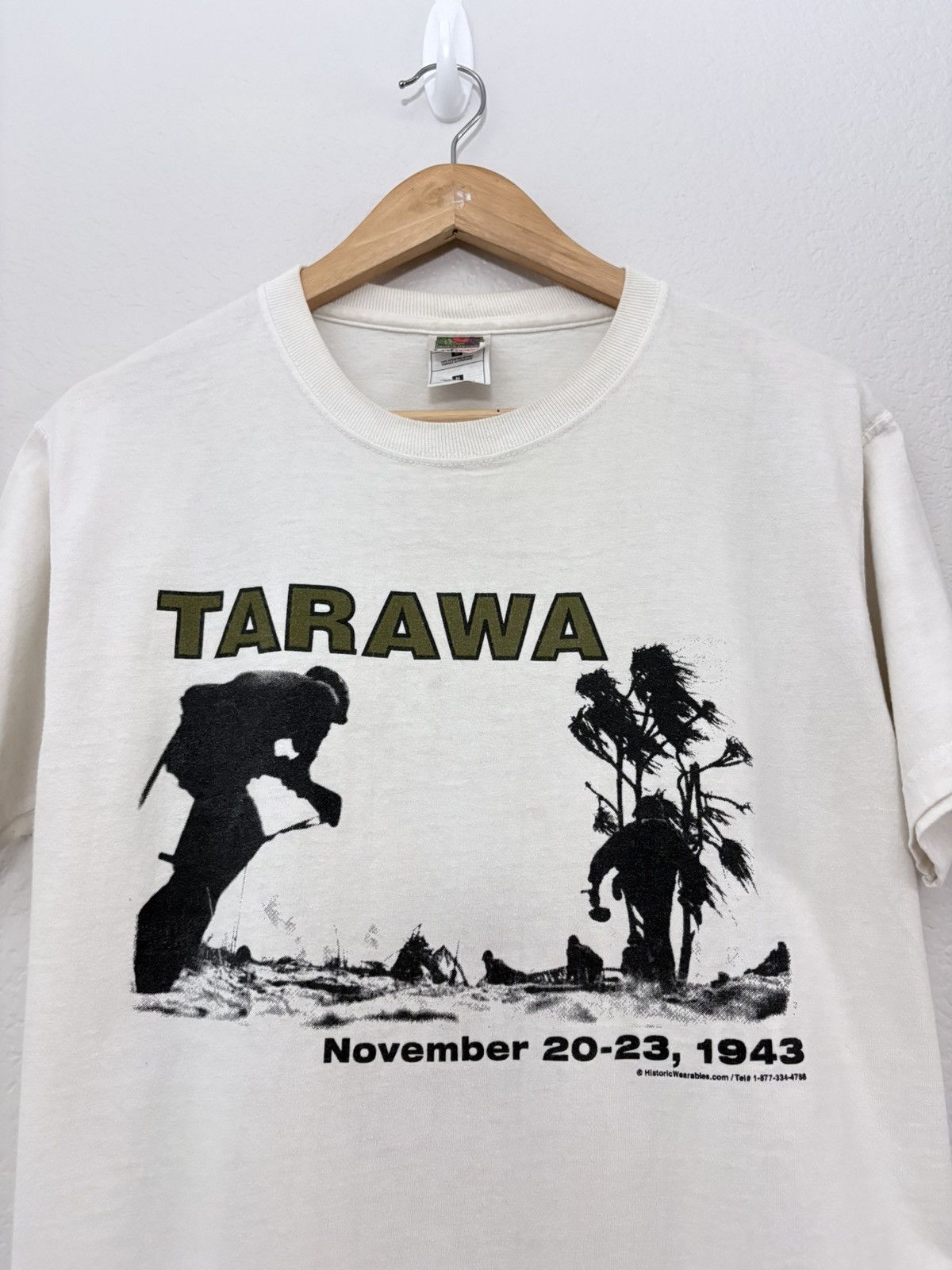 Vintage 90’s The Battle of Tarwa Vintage World War II Tee Shirt Size US M / EU 48-50 / 2 - 2 Thumbnail