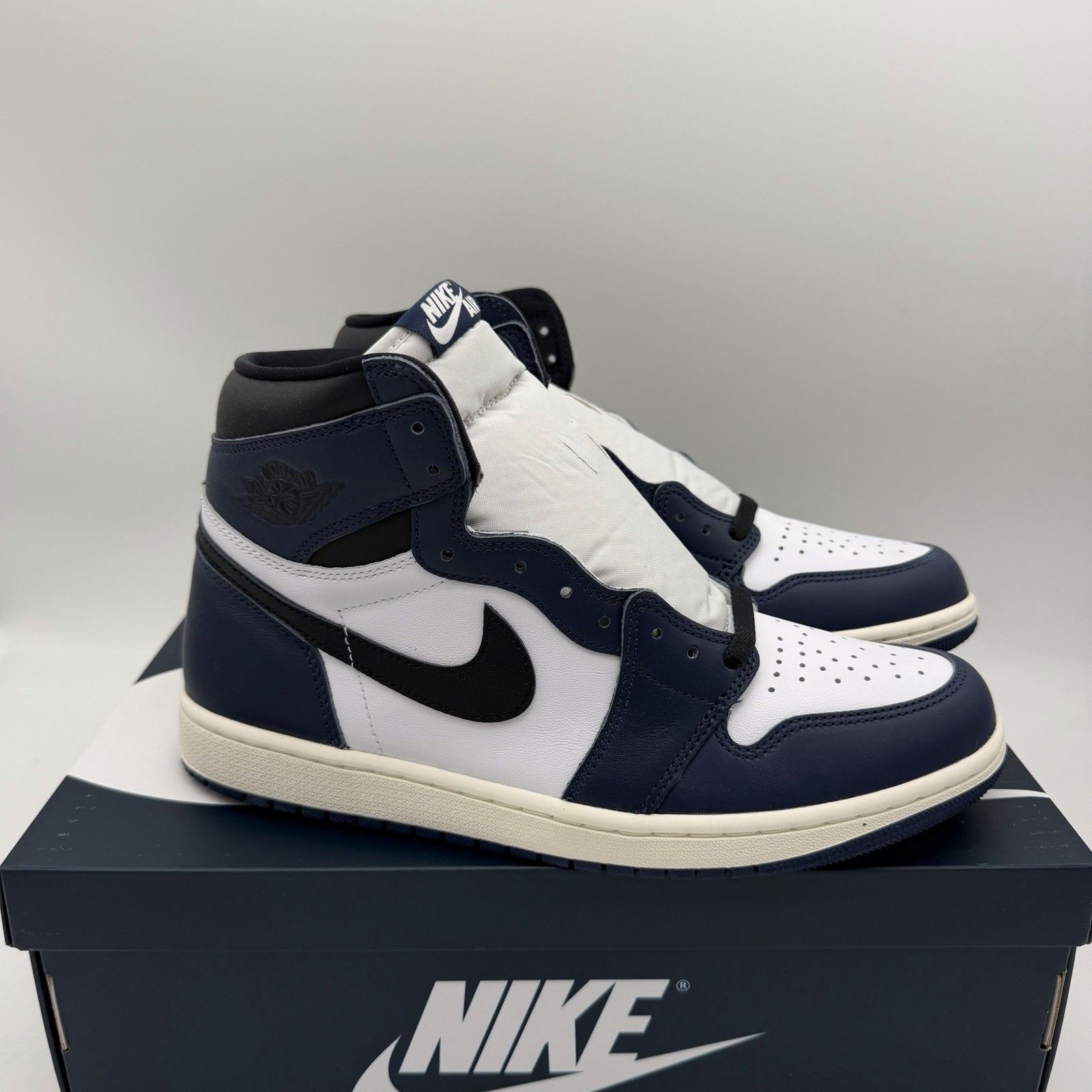 Nike Air Jordan 1 Retro High OG 'Midnight Navy' Size US 10 / EU 43 - 3 Thumbnail