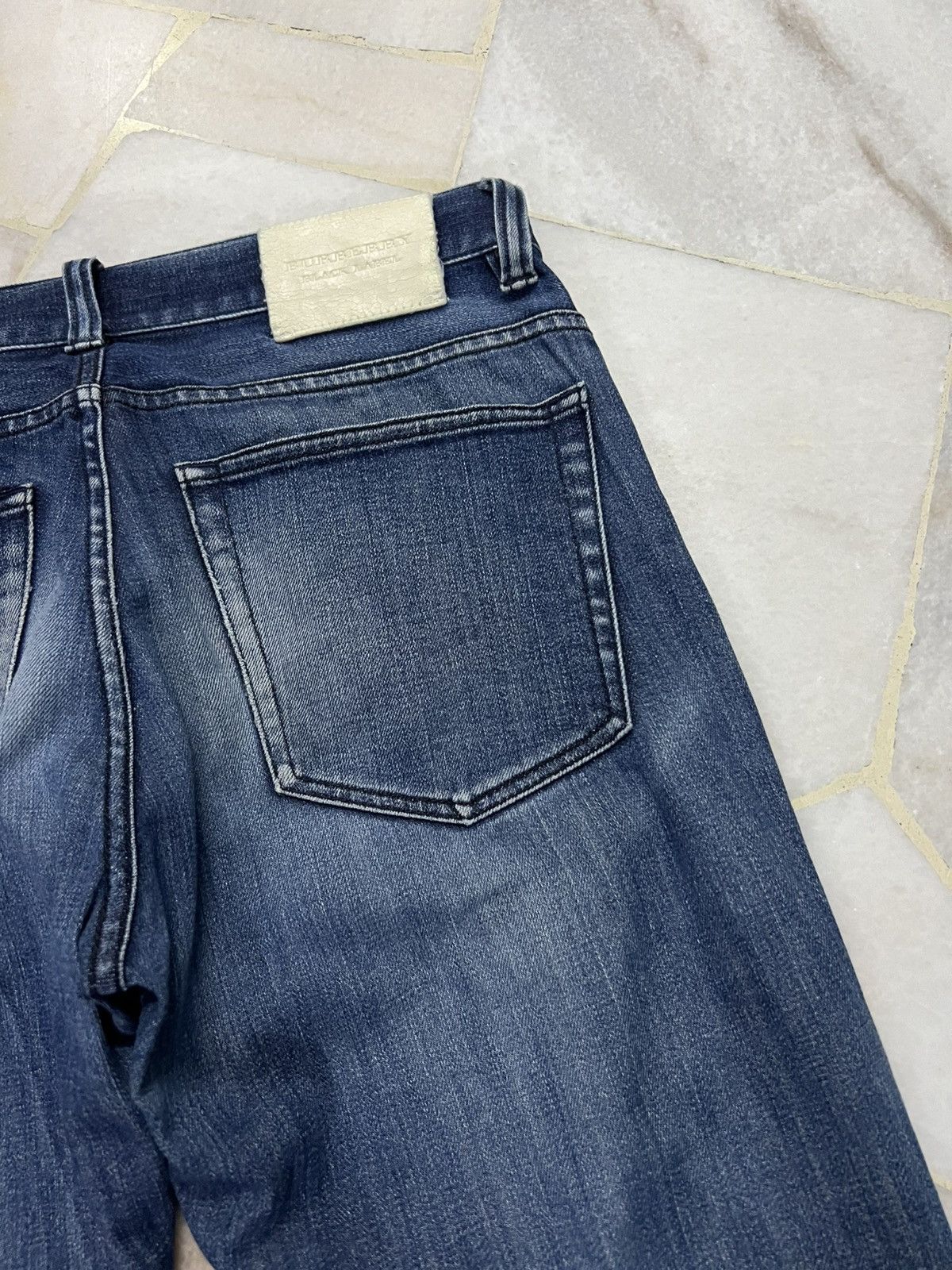 Burberry BURBERRY BLACK LABEL DISTRESSED WASHED JEAN Size US 30 / EU 46 - 20 Thumbnail