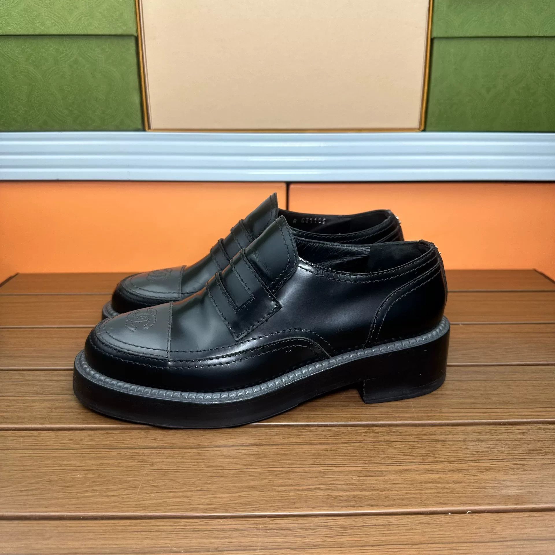 Chanel Chanel Black Lowtop Sneakers it_38 Women Size US 8 / IT 38 - 1 Thumbnail