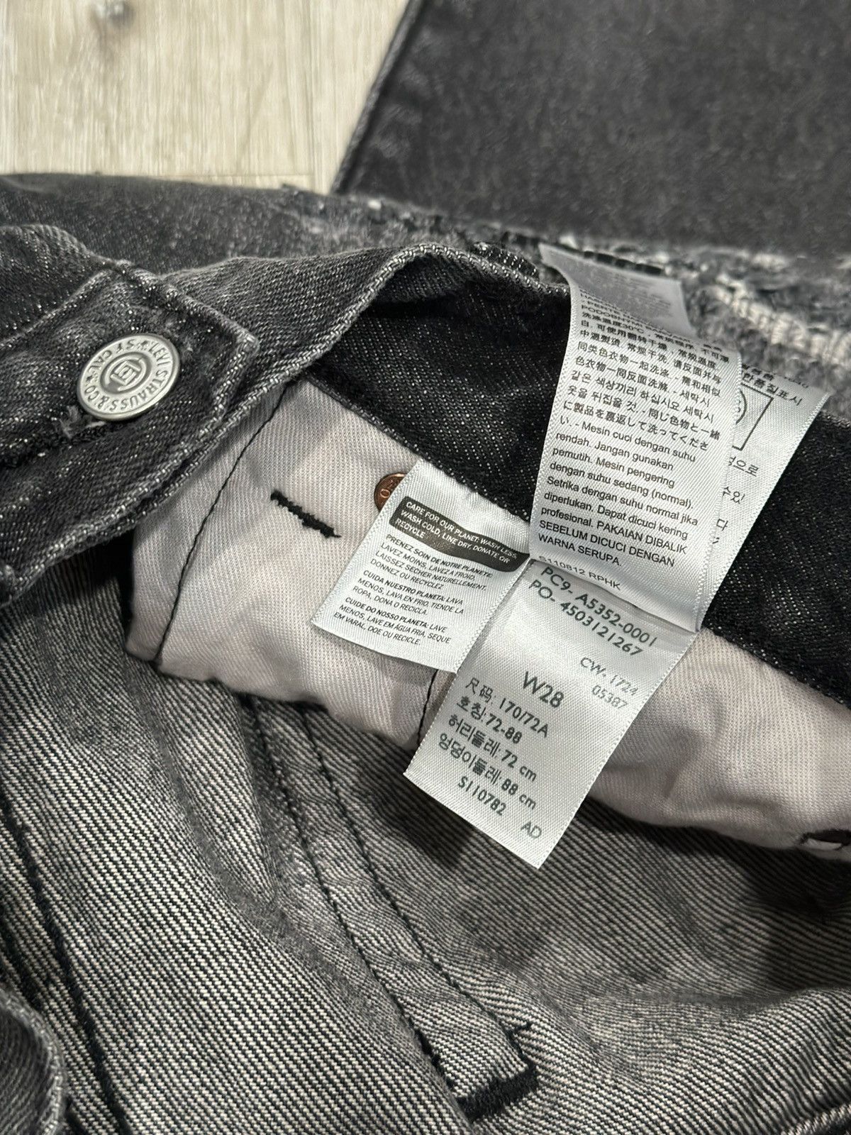 CLOT × Levi's CLOT X Levi’s 501 UNIONRAIL BLACK DENIM SIZE 28 Size US 28 / EU 44 - 6 Thumbnail