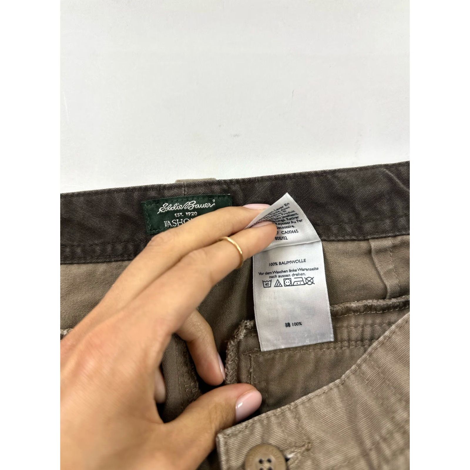Eddie Bauer Eddie Bauer Bermuda Shorts Women’s 10 Khaki Chino Outdoor Hiking Vashon Fit Beig​e? Size 32" / US 10 / IT 46 - 7 Thumbnail