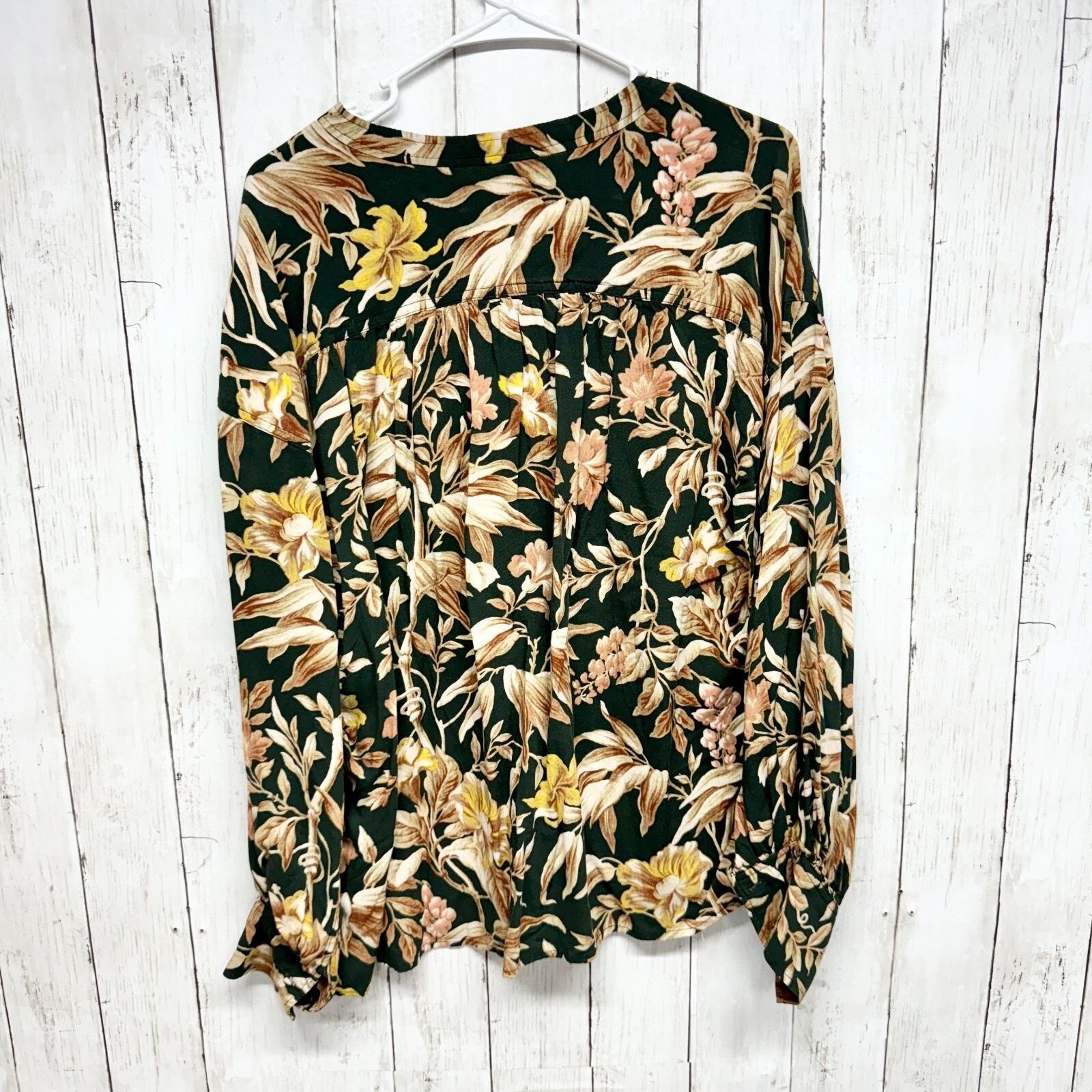 H&M H&M Shirt Size 12 Button Down Green Floral Hunter Green Size XL / US 12-14 / IT 48-50 - 4 Thumbnail