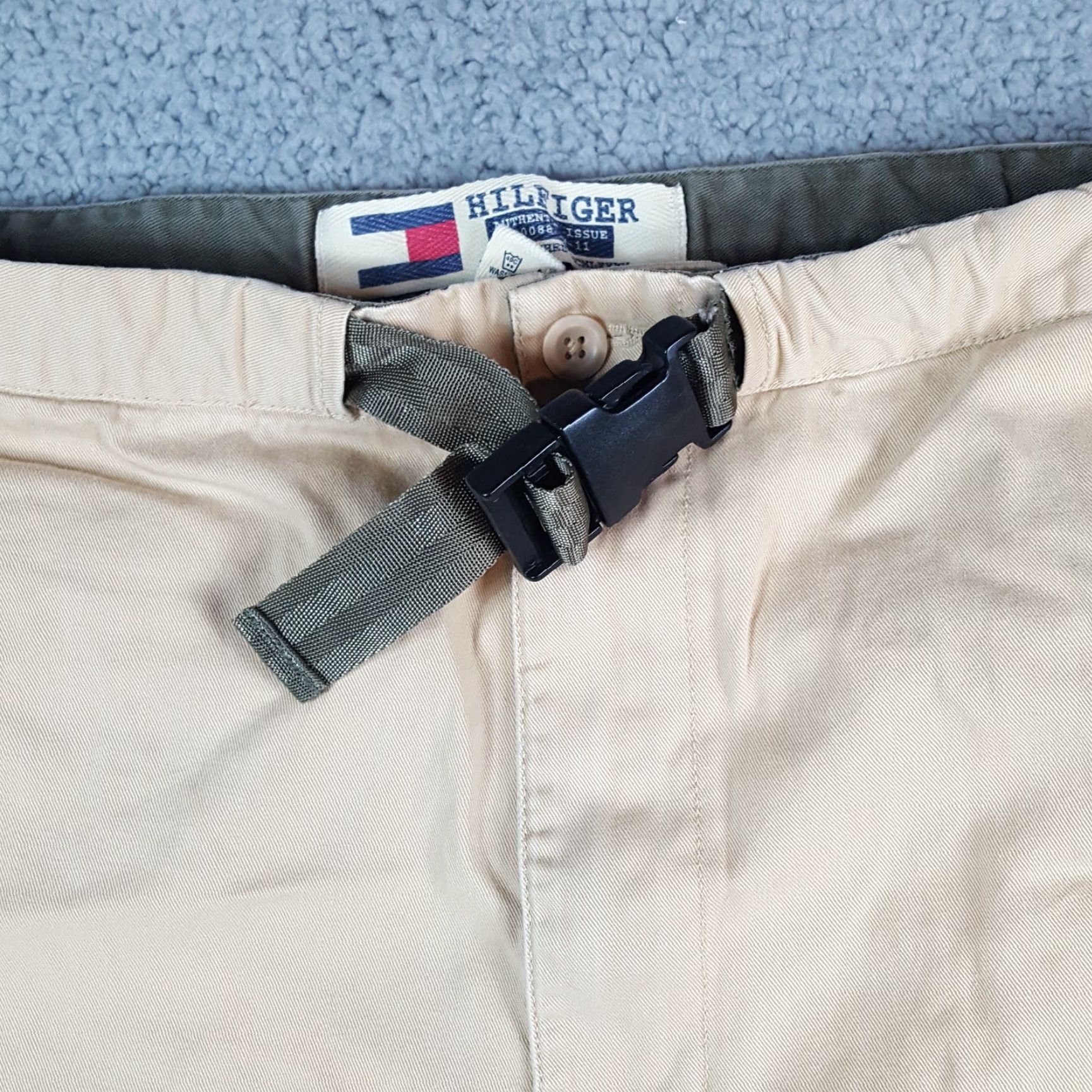 Tommy Hilfiger VINTAGE Y2K Tommy Hilfiger Baggy Cargo Khakis Size M 36x30 Khaki Army 00s Pants Size US 31 - 6 Thumbnail