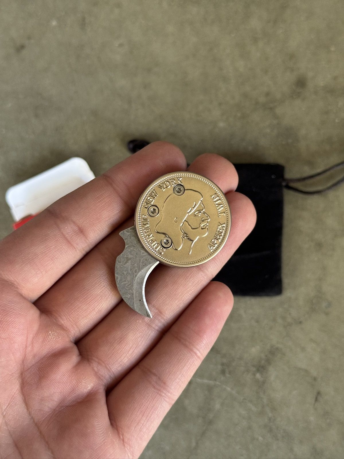Supreme DS Supreme Aphex Twin Mantis Coin Knife Silver Size ONE SIZE - 2 Thumbnail