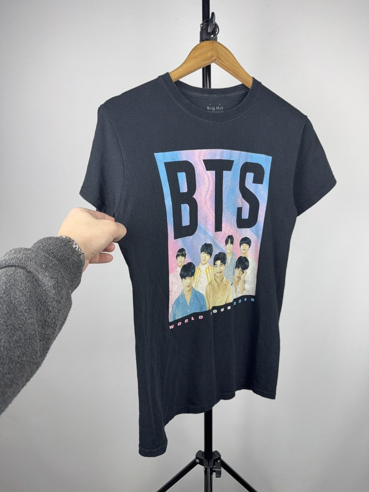 Band Tees 00s BTS World Tour 2019 Official Concert T-Shirt Big Hit Size US S / EU 44-46 / 1 - 2 Thumbnail