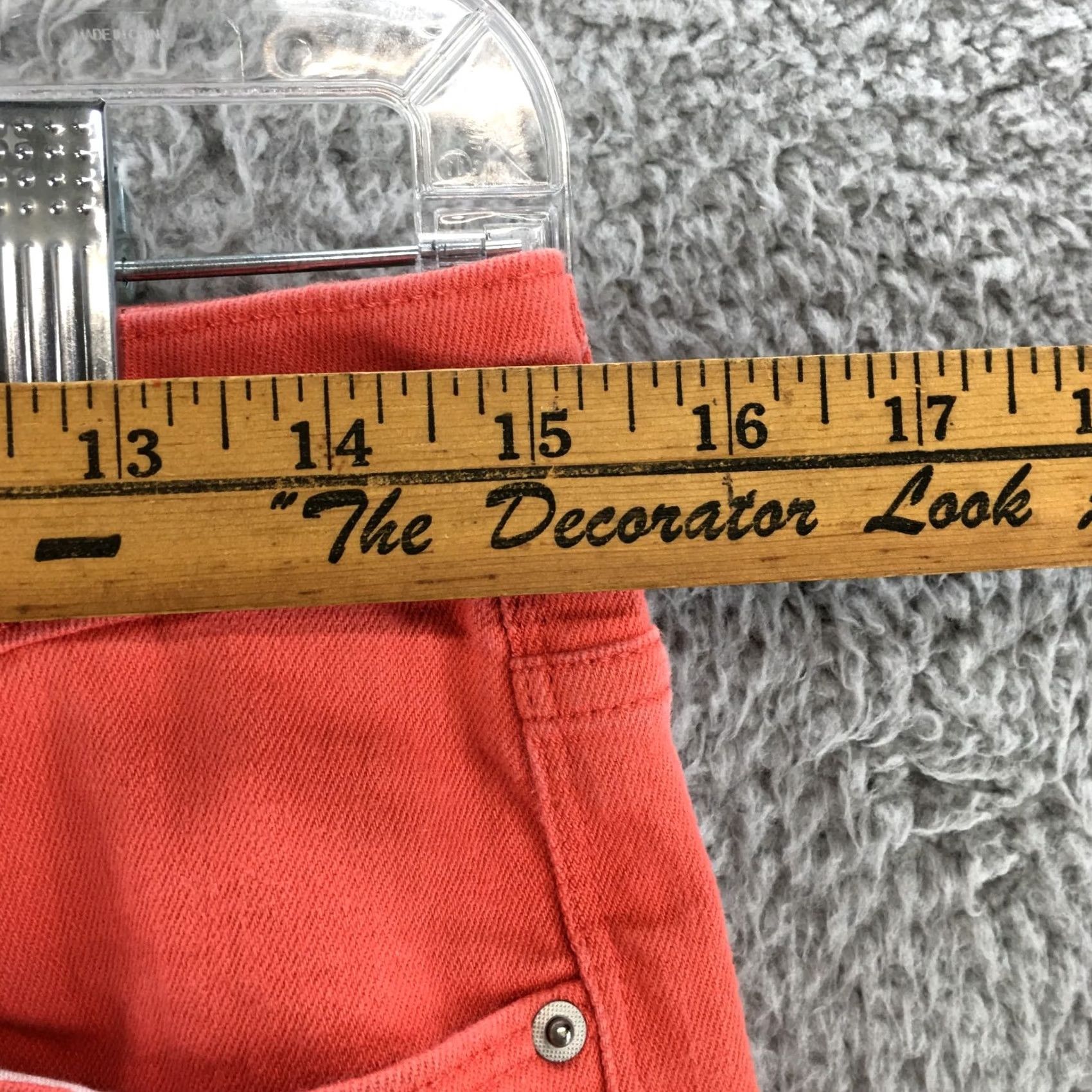 Levi's Levis Pedal Skimmer Short Womens 8 Coral Mid Rise Zip Fly Button 5 Pocket Cuffed Size 30" / US 8 / IT 44 - 5 Thumbnail