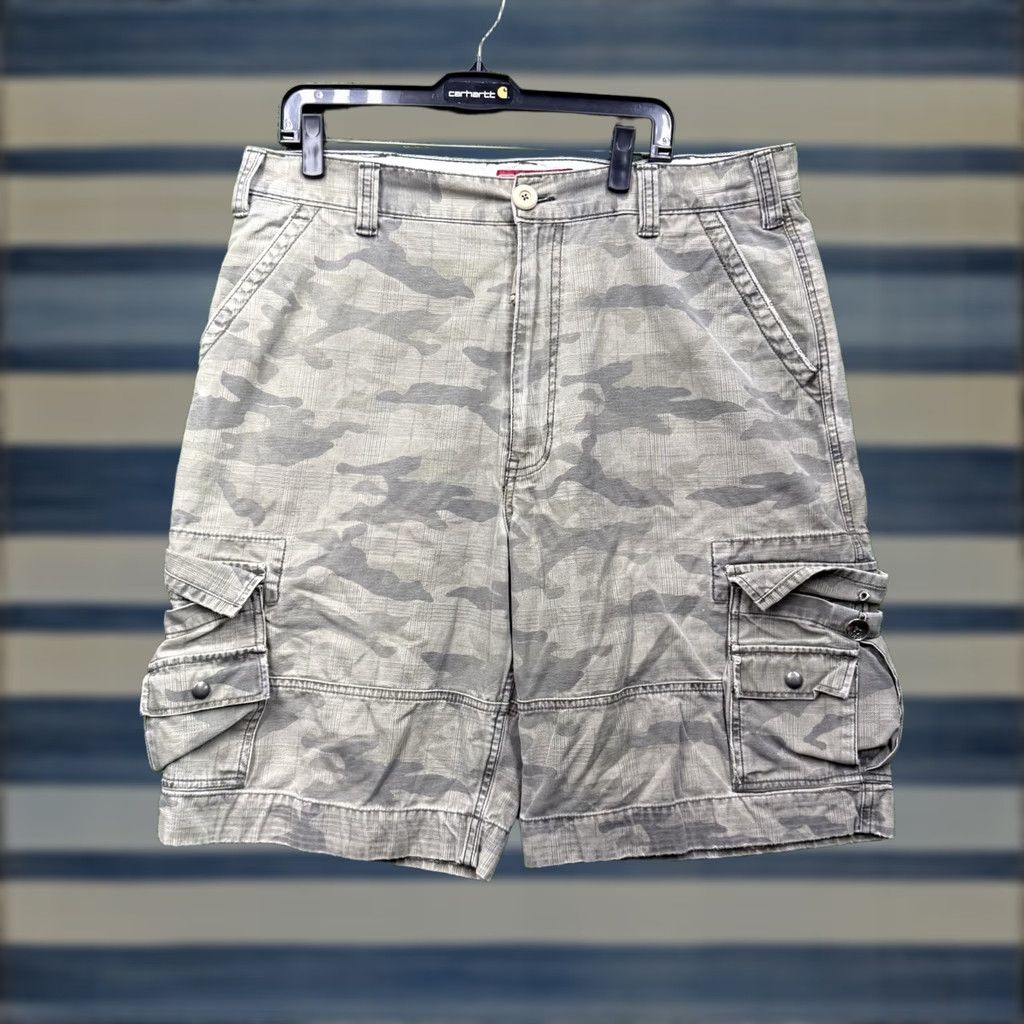 Levi's Levi's Quad Cargo Shorts Mens 38 Camouflage Baggy Skater Grunge Red Tab Y2K Cargo Pocket Green 10in Inseam Mens Size US 38 / EU 54 - 1 Thumbnail