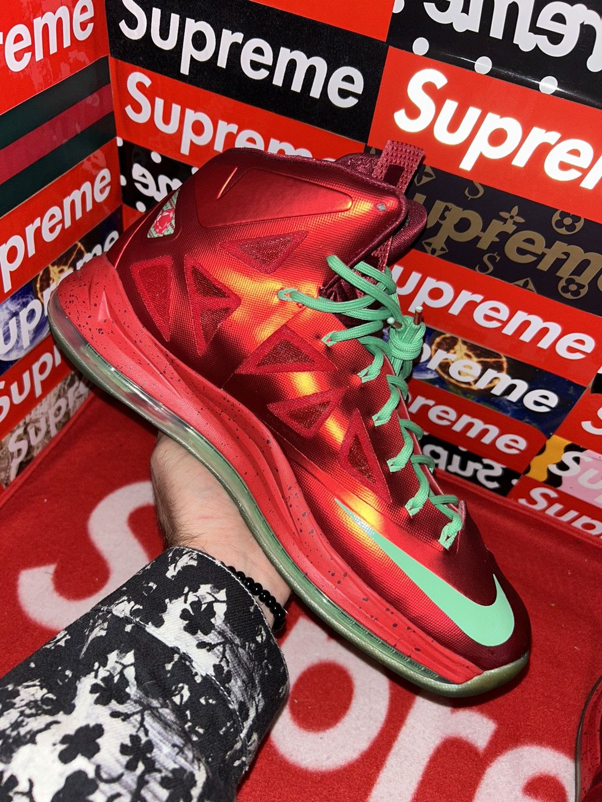 Nike Nike Lebron 10 Christmas 541100-600 size 12 NEW Lebron X Size US 12 / EU 45 - 7 Thumbnail
