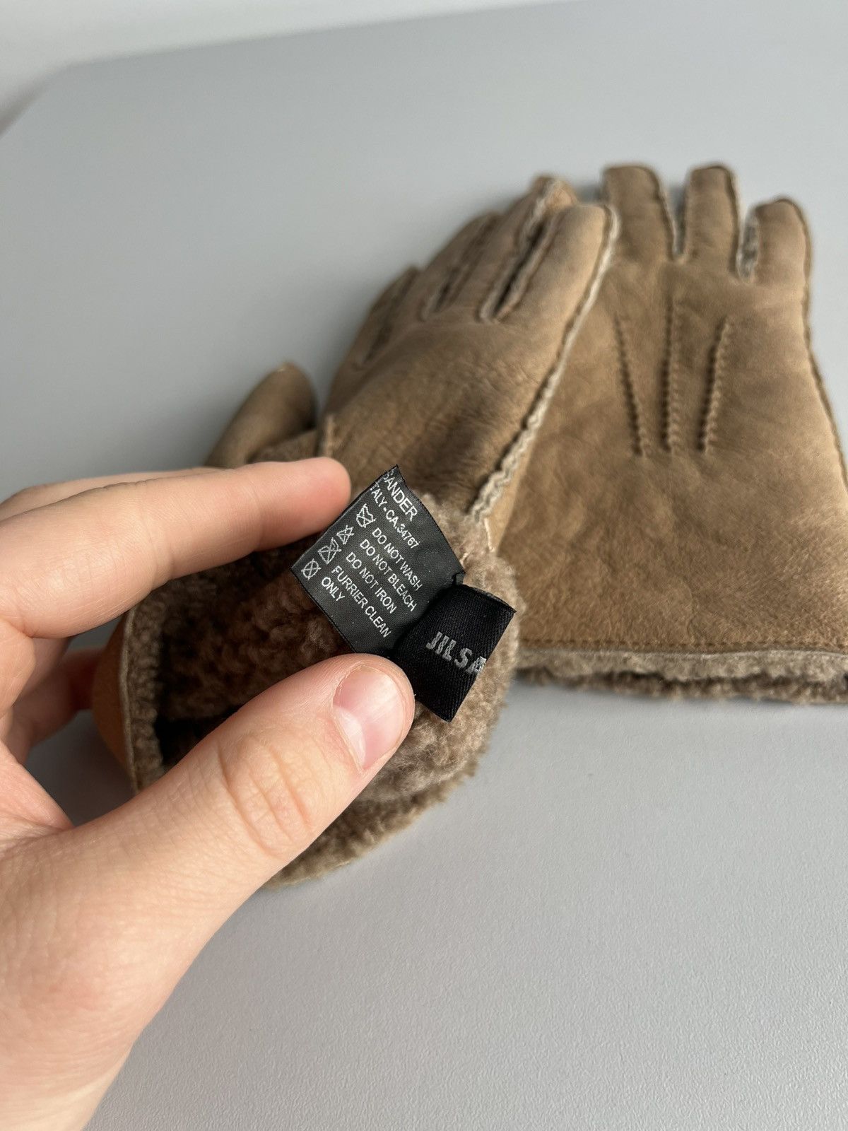 Jil Sander Archive Jil Sander AW05 hand stitched shearling gloves Size 28 - 2 Thumbnail