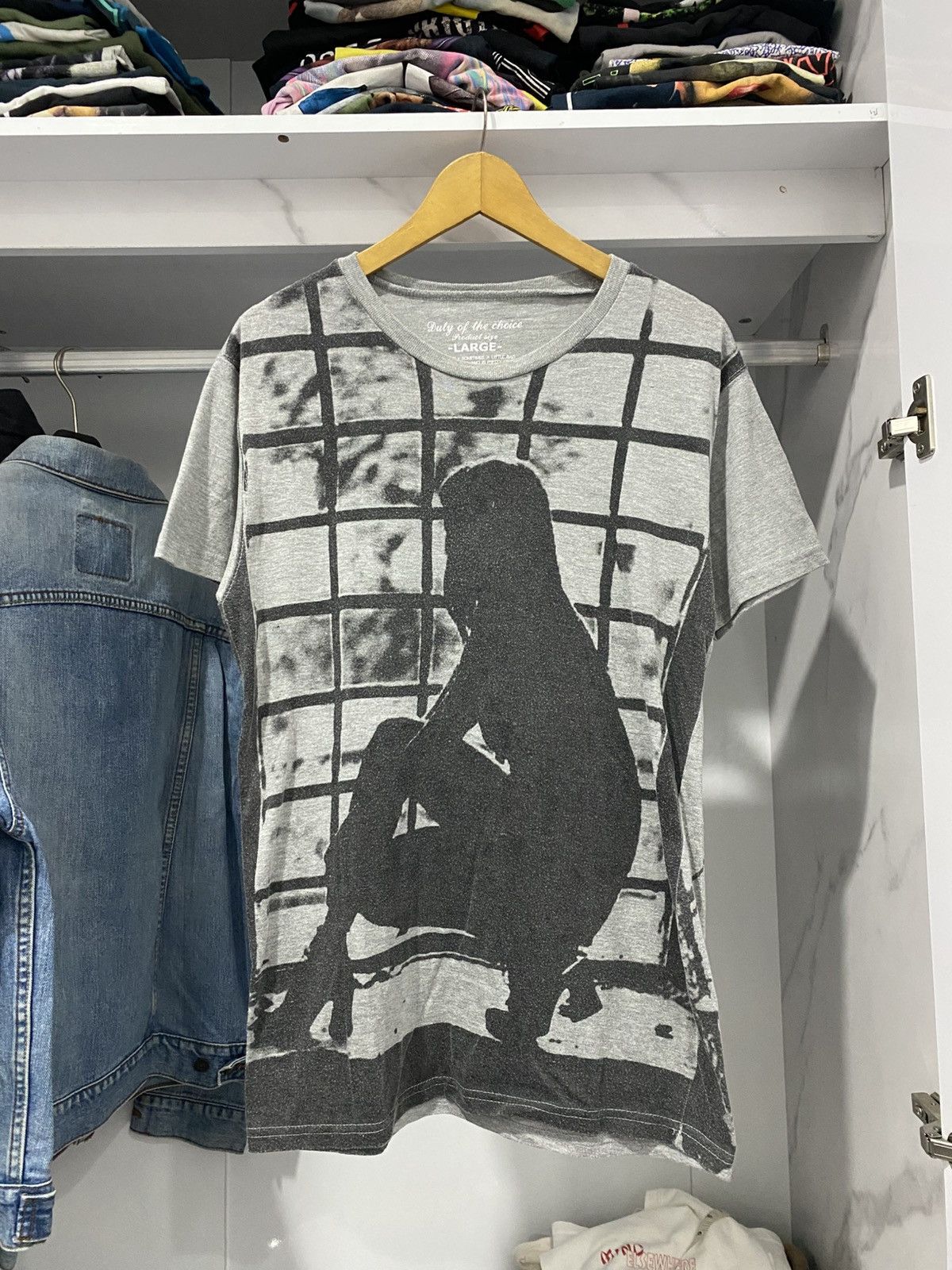 If Six Was Nine × Japanese Brand × Le Grande Bleu (L.G.B.) Girl Photo Japanese Redkross Band Tee Size US L / EU 52-54 / 3 - 1 Thumbnail