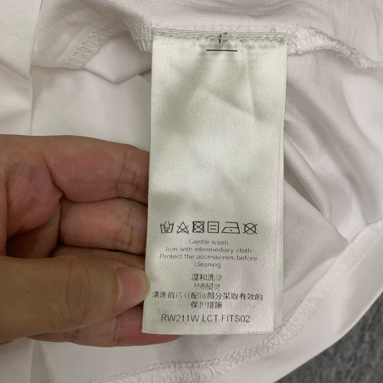 Louis Vuitton Louis Vuitton White chain reverse logo short sleeve Size US S / EU 44-46 / 1 - 7 Thumbnail