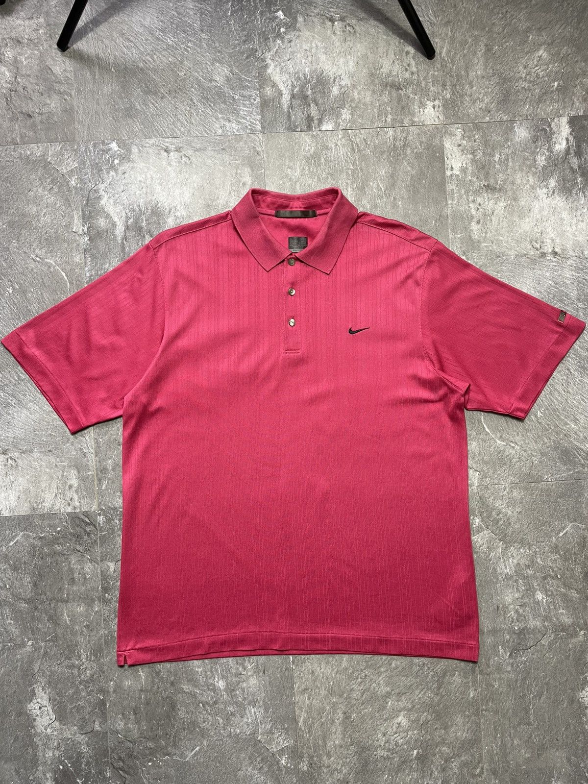 Nike Vintage Nike Golf Tiger Woods Pink White Dri Fit Shirt L Size US L / EU 52-54 / 3 - 2 Thumbnail