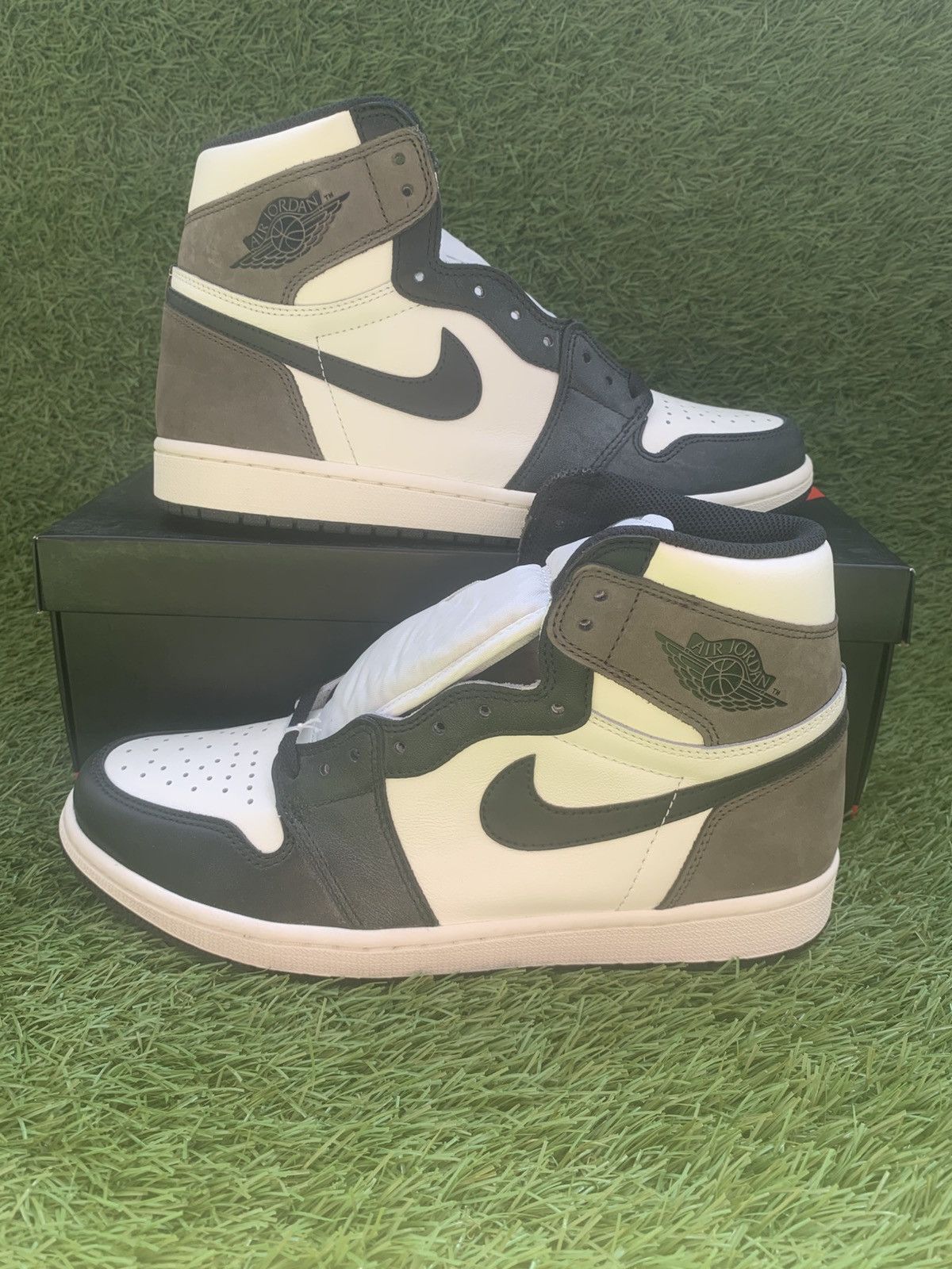 Jordan Brand Air Jordan 1 Mocha Size US 10 / EU 43 - 1 Thumbnail