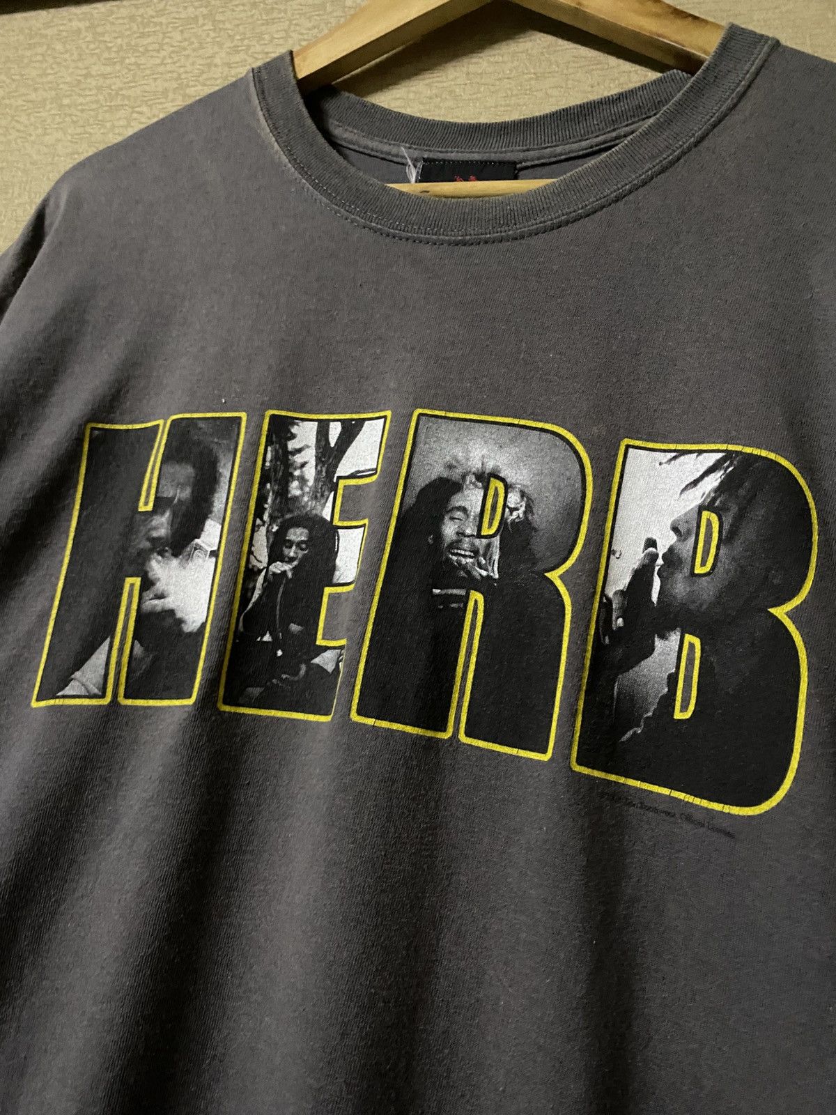 Vintage Vintage 2004 Bob Marley Herb Tshirt Size US L / EU 52-54 / 3 - 2 Thumbnail