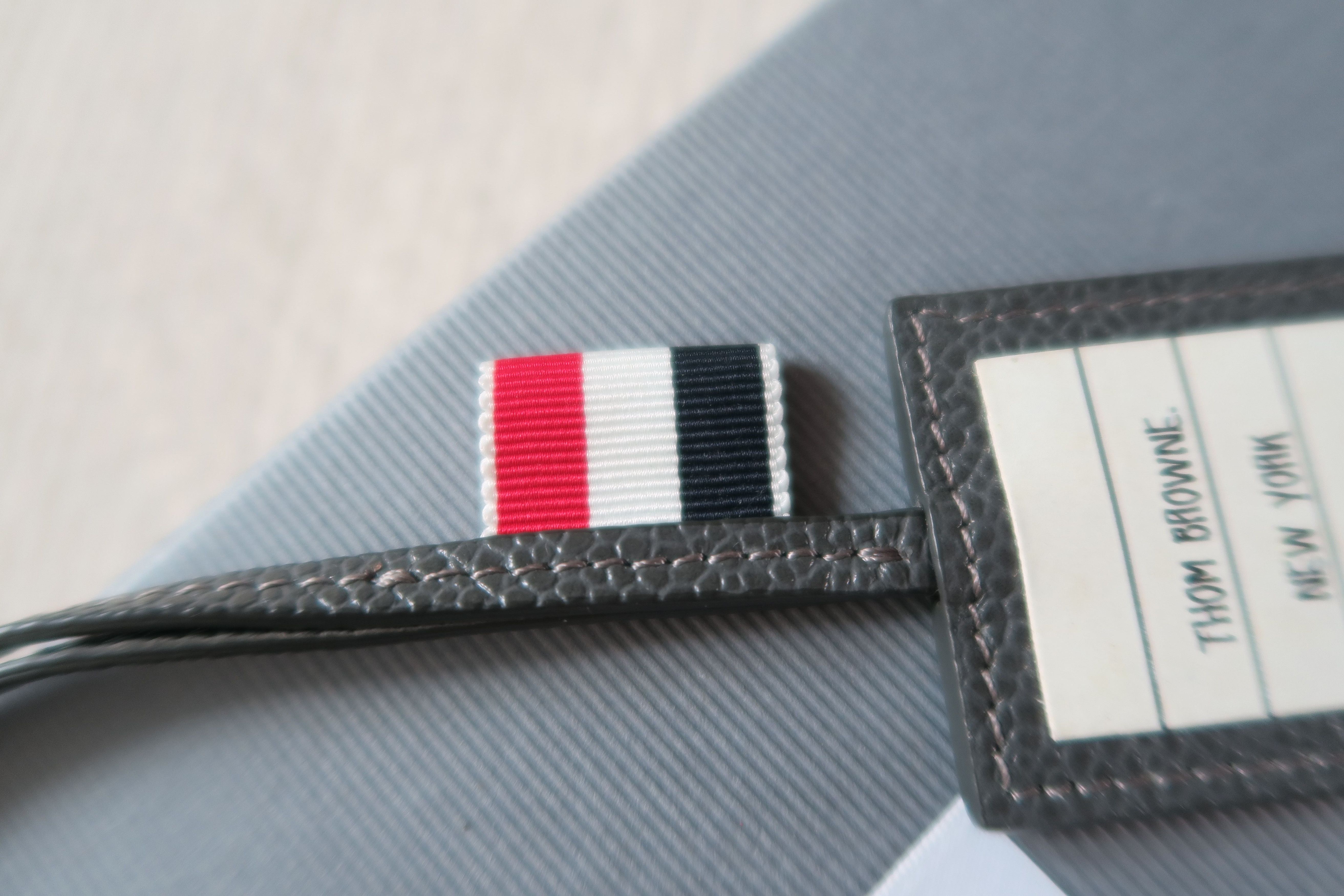 Thom Browne Thom Browne Pebble Grain Leather 4-Bar Label Key Ring Size ONE SIZE - 5 Thumbnail