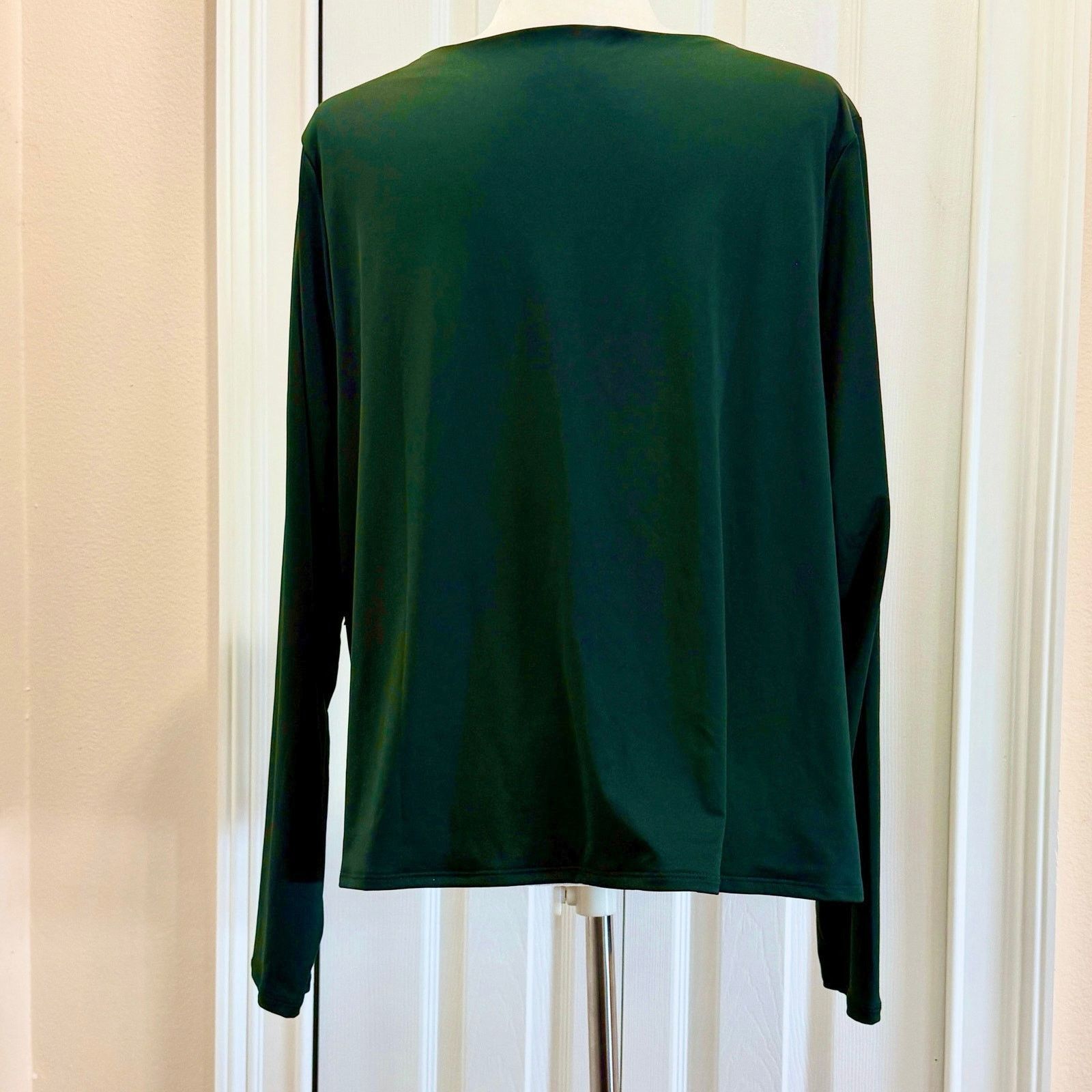 Old Navy NWT Old Navy 3X Women's Modern Deep V-Neck Long-Sleeve Tee Size 3XL / US 20-22 - 2 Thumbnail