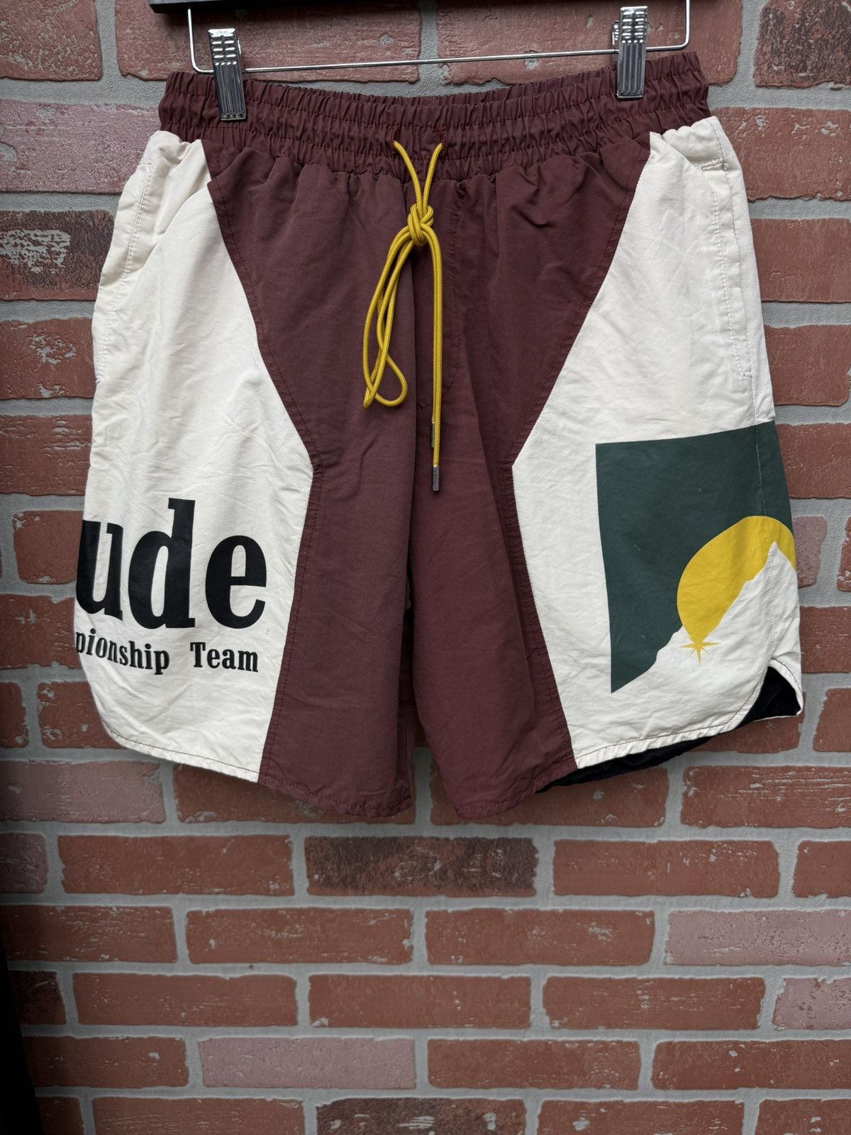 Rhude Medium Rhude Panel Logo shorts in a maroon Size US 32 / EU 48 - 1 Thumbnail