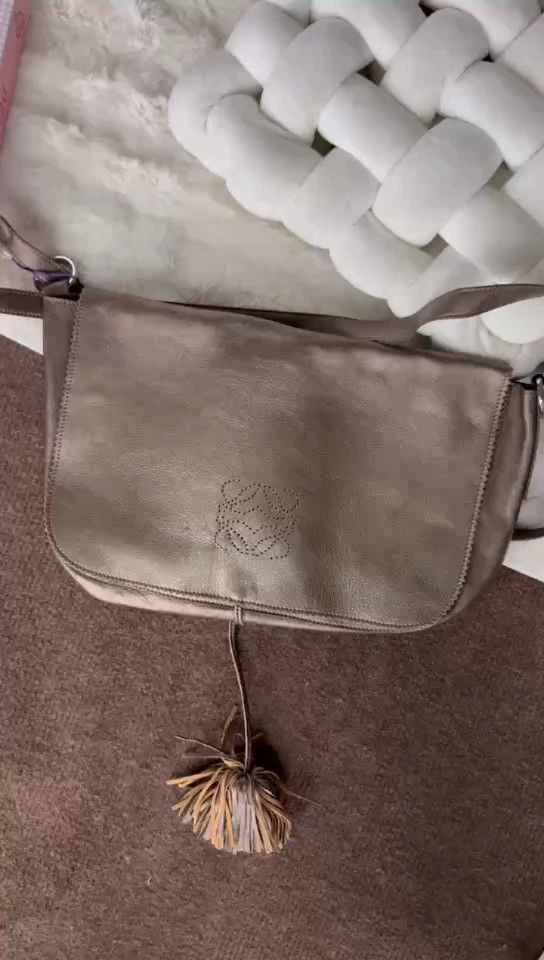Loewe loewe Pre-loved tassel clamshell bag 2503-Nextarrow Size ONE SIZE - 1 Thumbnail