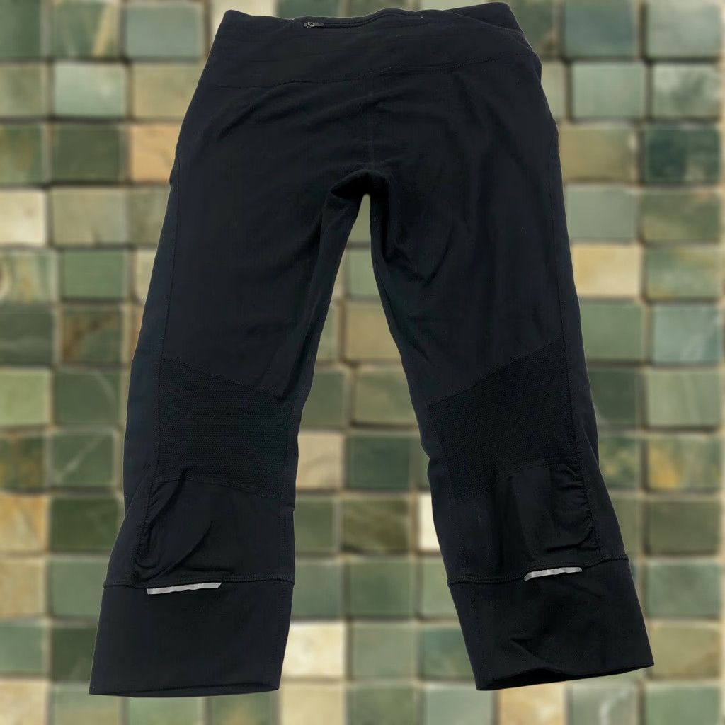 Athleta Athleta Small Tag Size 26W 19L Crop Capri Athletic Legging Pants Women XS Regular Black Size 26" / US 2 / IT 38 - 1 Thumbnail