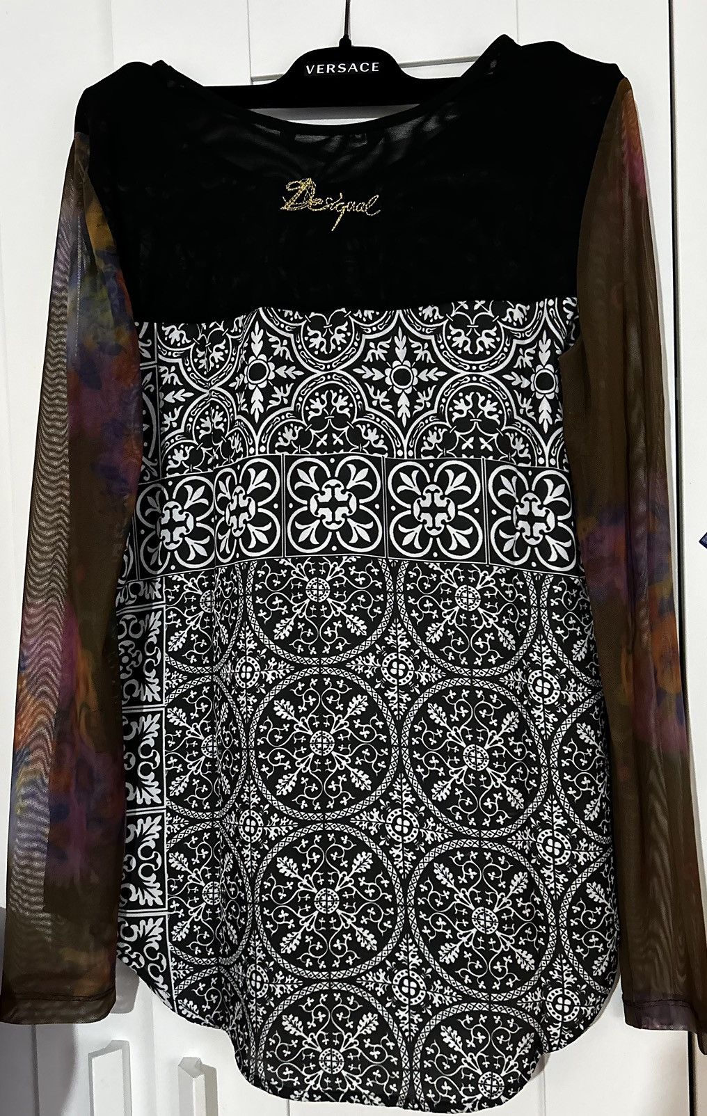 Desigual NWOT DESIGUAL colourful top with sheer sleeves Size M / US 6-8 / IT 42-44 - 3 Thumbnail
