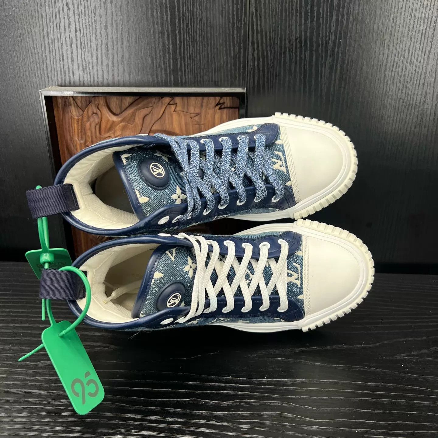 Louis Vuitton LV Squad White & Blue Denim Size 36 Like New Size US 5.5 / IT 35.5 - 3 Thumbnail