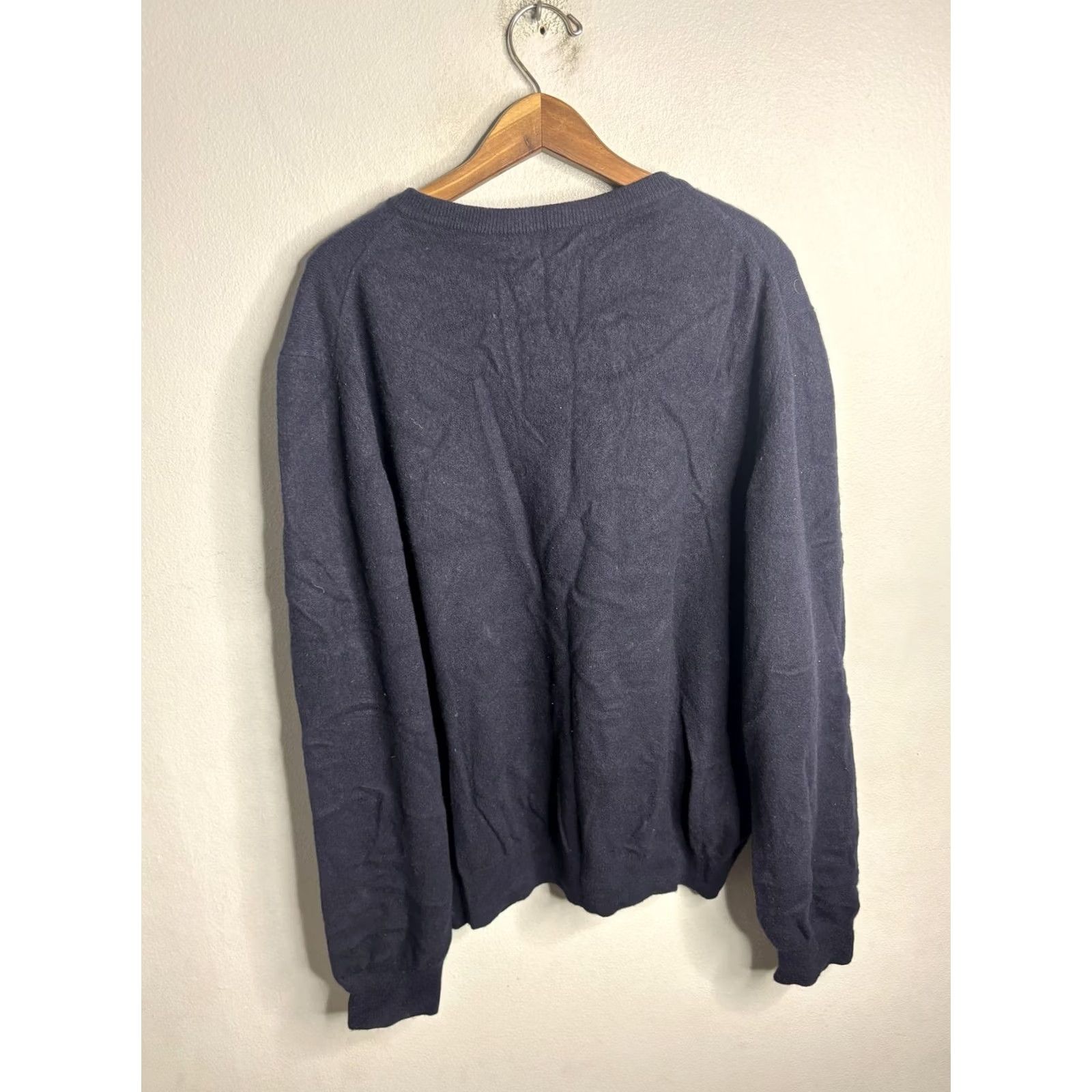 Bloomingdale's VINTAGE? No — The Men's Store at Bloomingdale's Sweater Mens 2XL Navy Cashmere V-Neck Pullover Size US XXL / EU 58 / 5 - 4 Thumbnail