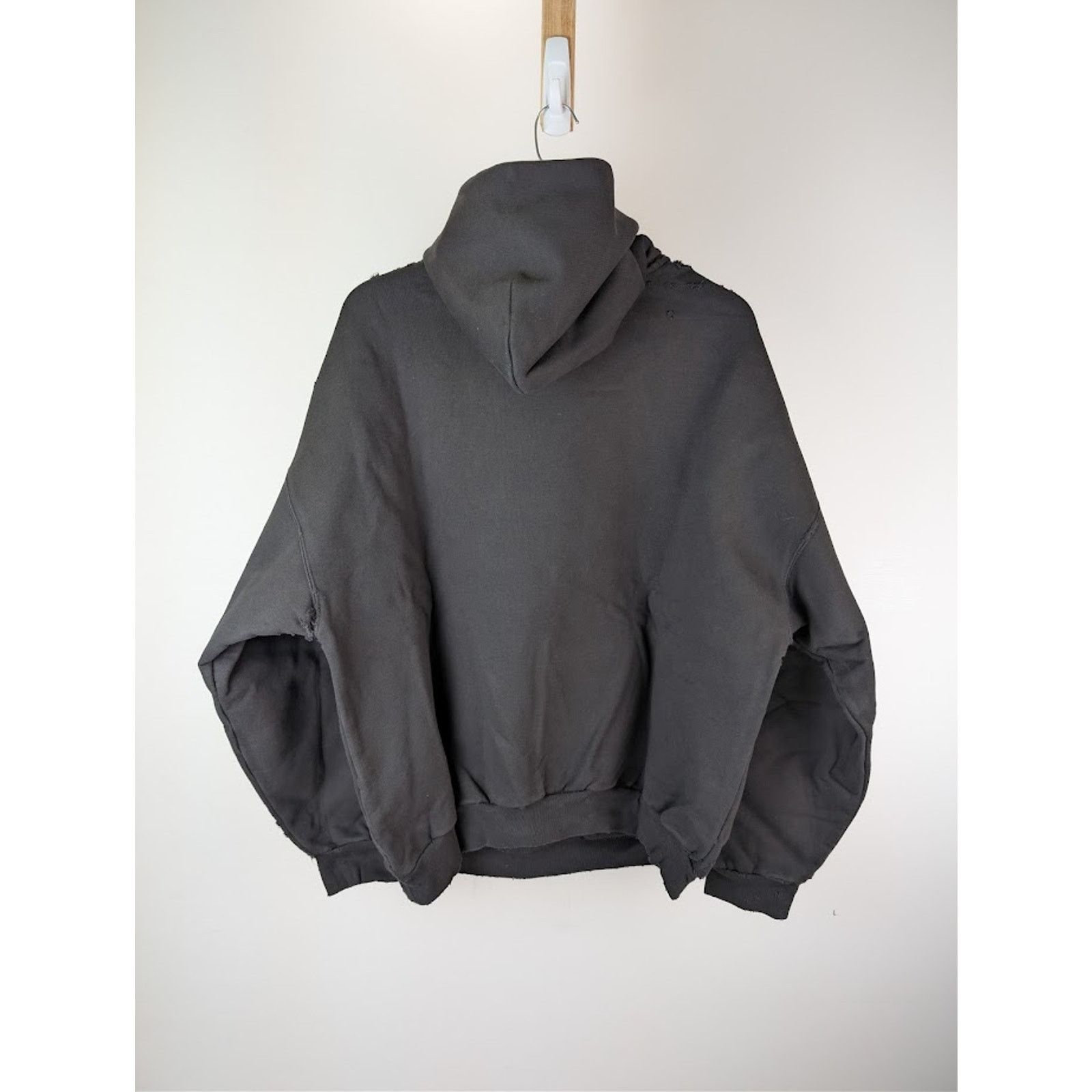 Balenciaga o1rshd1BB Motel Crystal Crown Large Fit Hoodie Faded Black Size US M / EU 48-50 / 2 - 9 Thumbnail