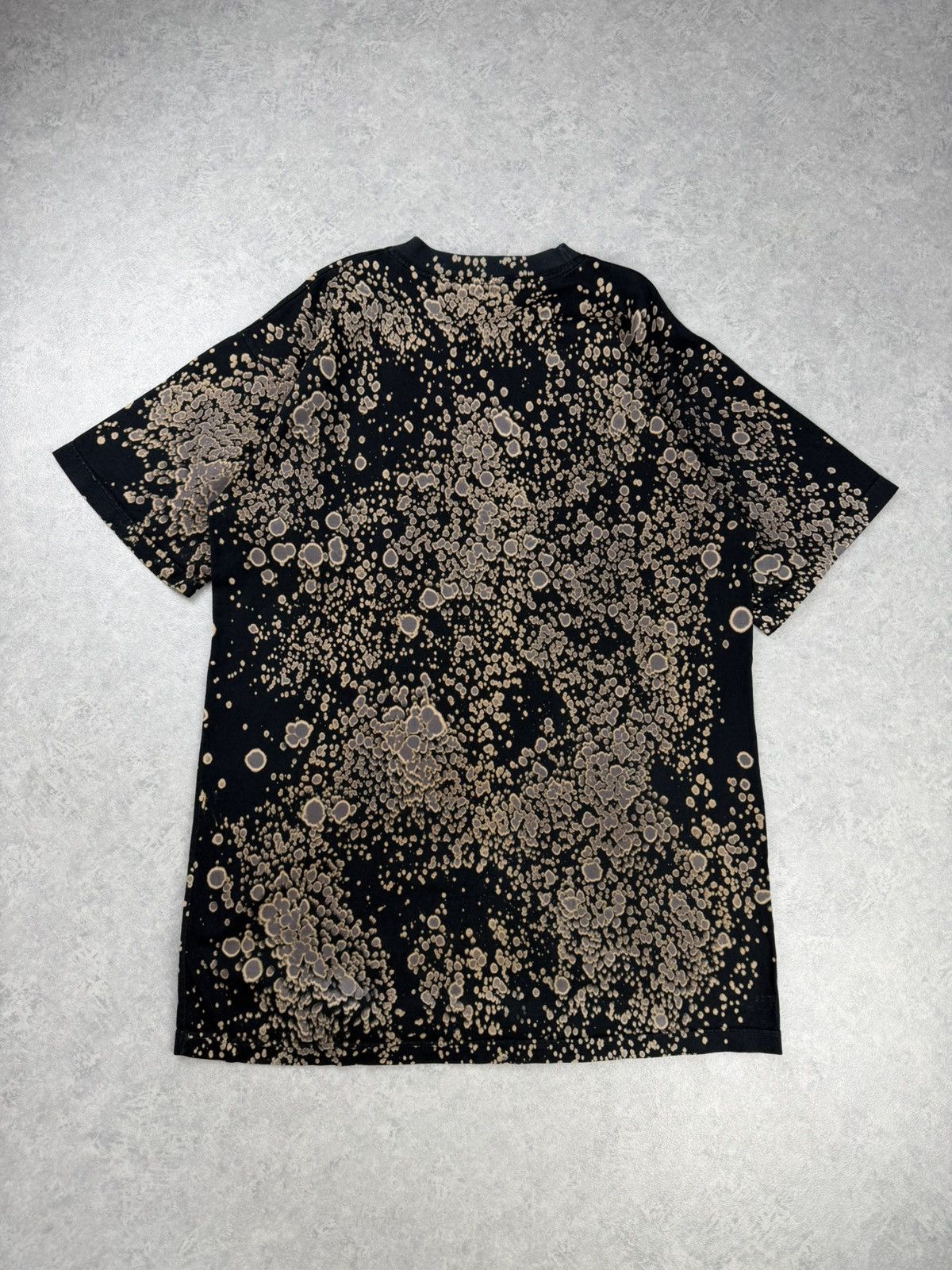 Vintage Vintage Planet Earth Dragon All Over Print T Shirt XL Size US XL / EU 56 / 4 - 10 Thumbnail