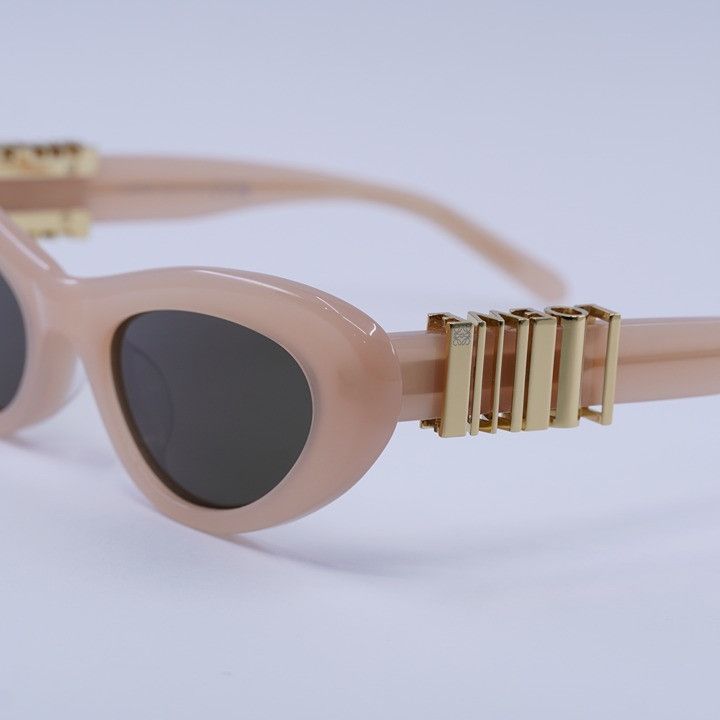 Loewe Loewe LW40156U 72E Sunglasses Shiny Pink Cat Eye Frame Size ONE SIZE - 9 Thumbnail