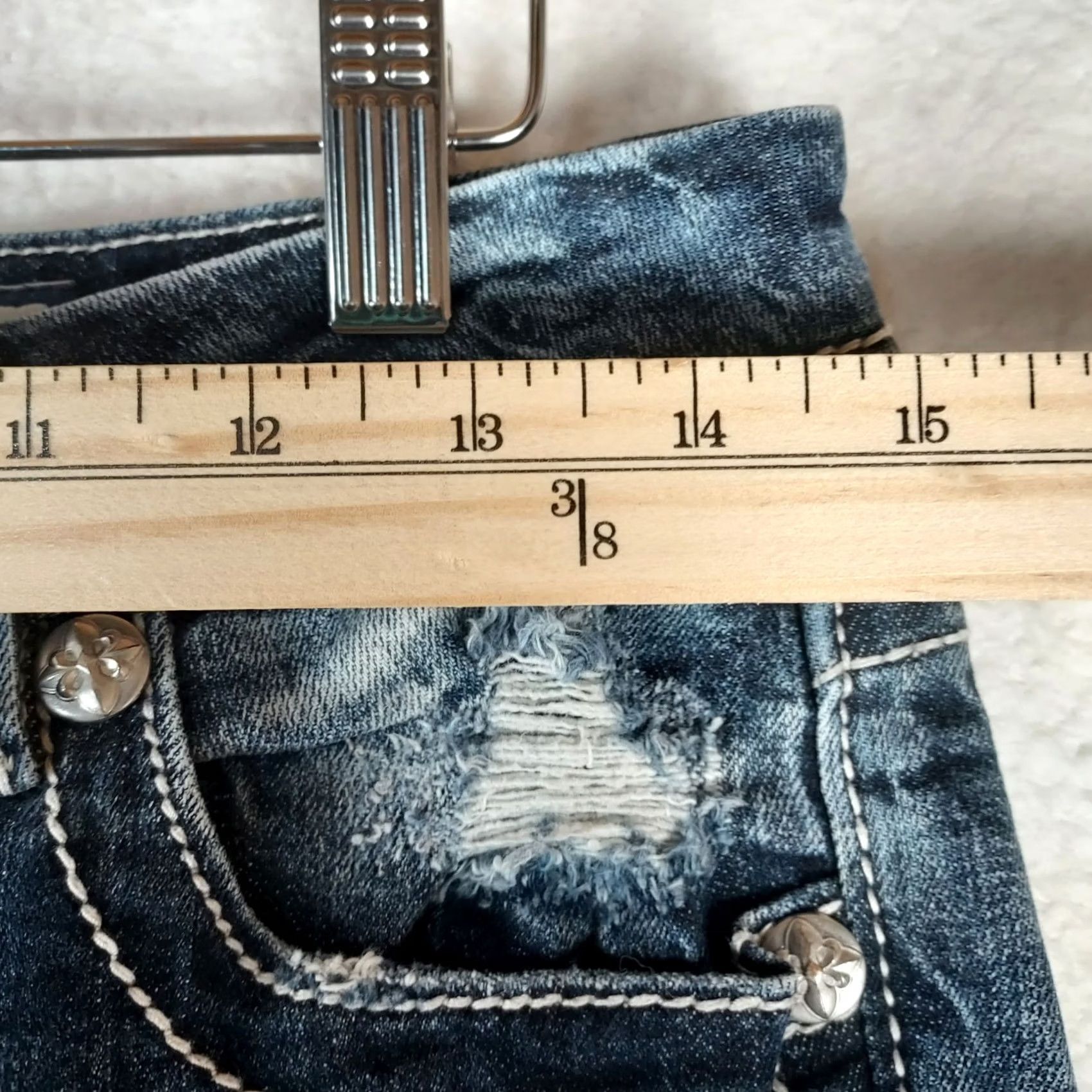 Miss Me Miss Me Jeans Cropped Distressed Denim 30x14.5 Blue Medium Wash Rhinestone 5-Pocket Zip Womens Regular 30" x 14.5" Size 30" / US 8 / IT 44 - 7 Thumbnail