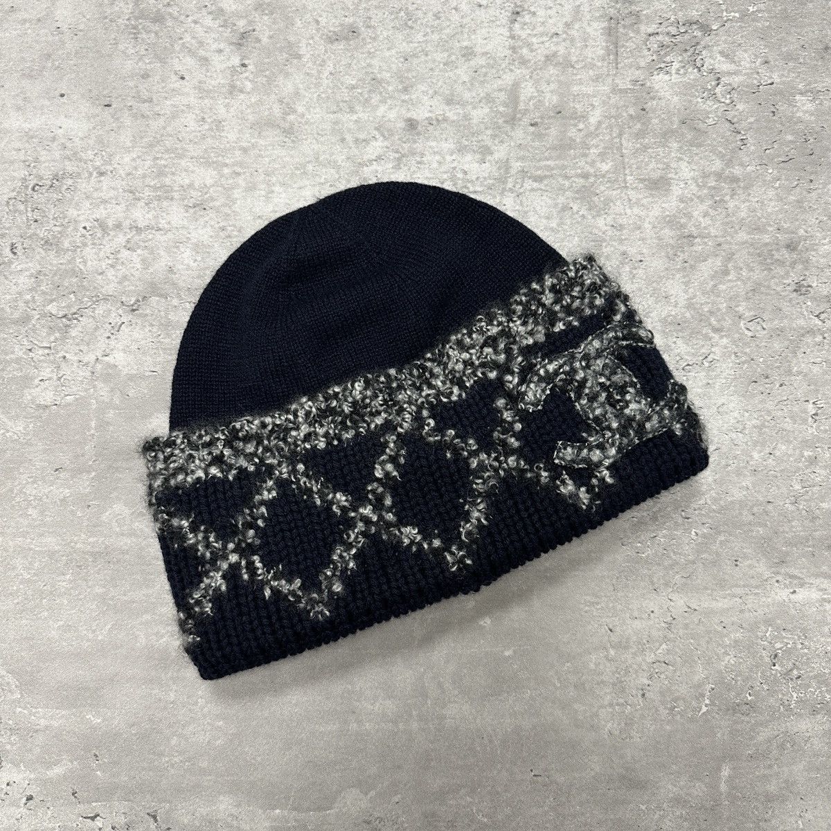 Chanel Chanel CC Logo Cashmere Beanie Navy Size ONE SIZE - 1 Thumbnail
