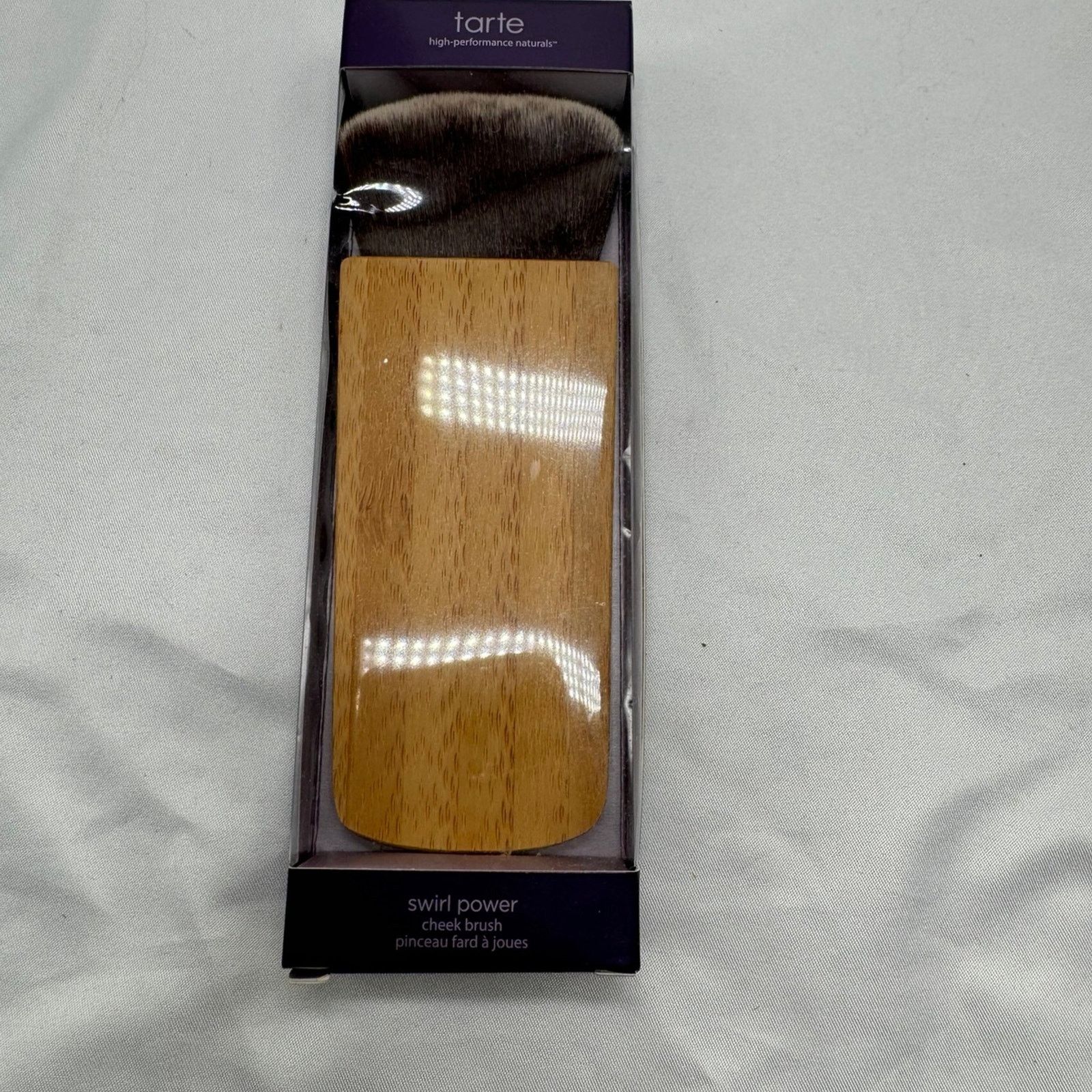 NBDN Nobrandedon NIP! Tarte Swirl Power cheek brush Size ONE SIZE - 1 Thumbnail
