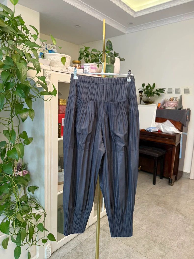 Issey Miyake Issey Miyake Dark grey puff pants Size 25" / US 0 / IT 36 - 5 Thumbnail