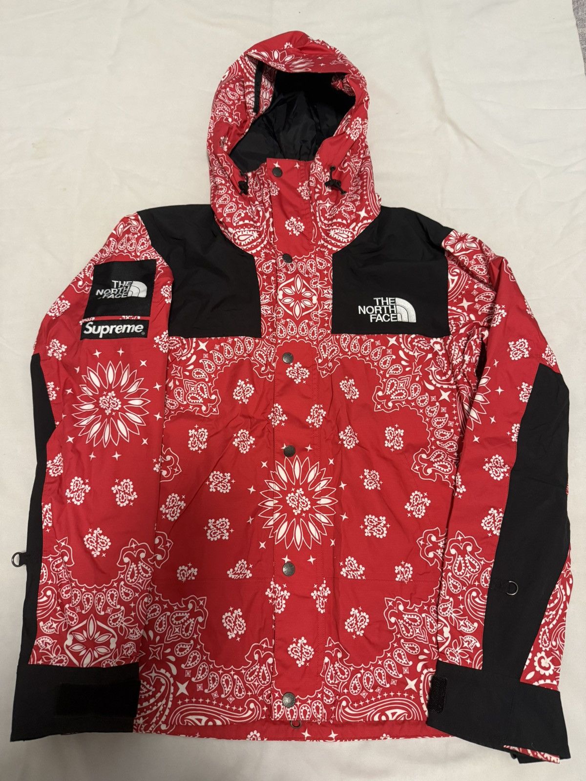 Supreme × The North Face Supreme tnf north face red bandana paisley mountain Jacket Size US S / EU 44-46 / 1 - 1 Thumbnail
