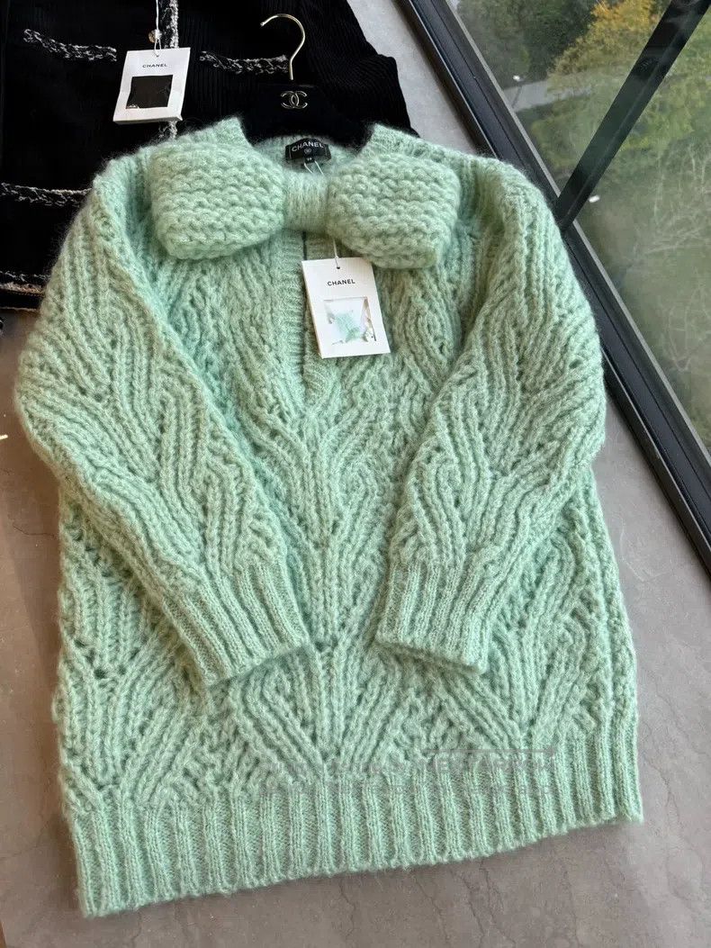 Chanel Chanel 25k super cute mint green cartoon big sweater Size XS / US 0-2 / IT 36-38 - 1 Thumbnail