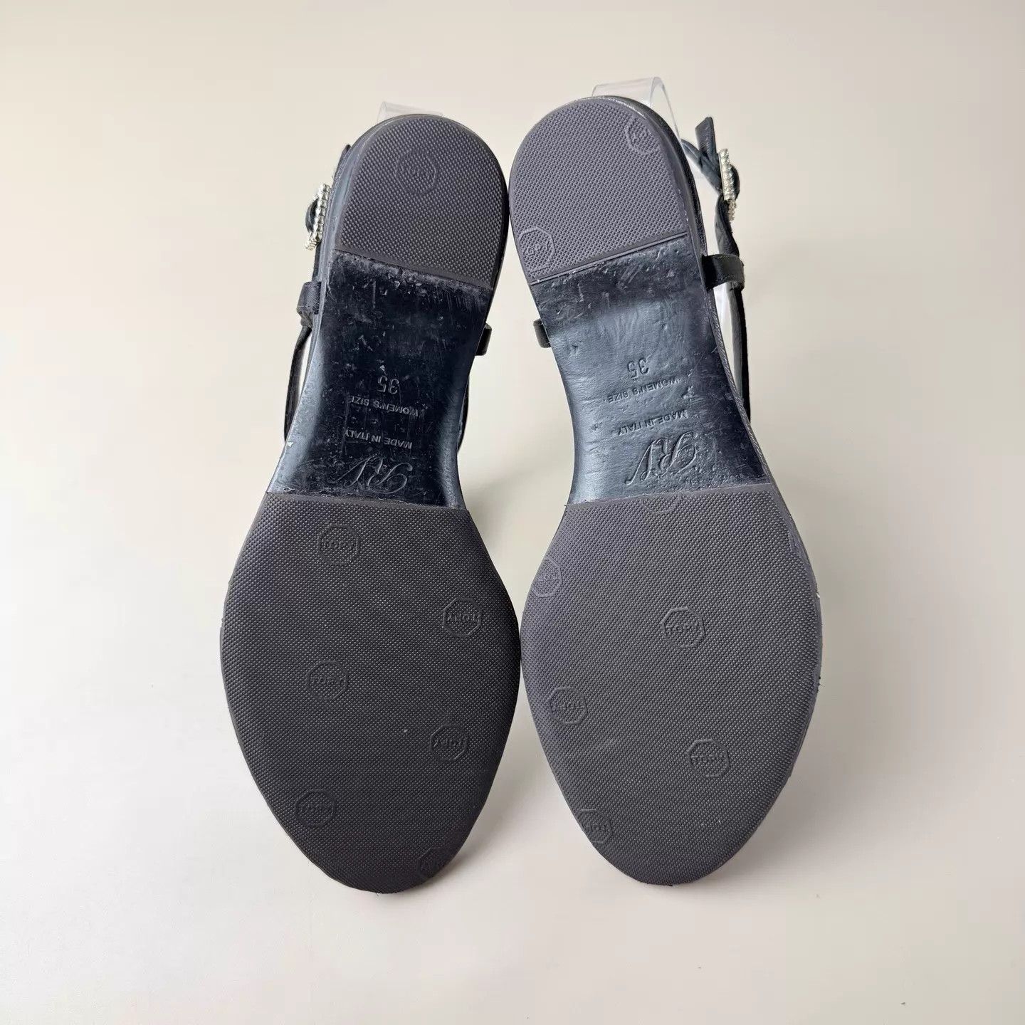Roger Vivier Roger Vivier blk cryst bck sandals 35 95 YLP4915 Size US 4.5 / IT 34.5 - 7 Thumbnail