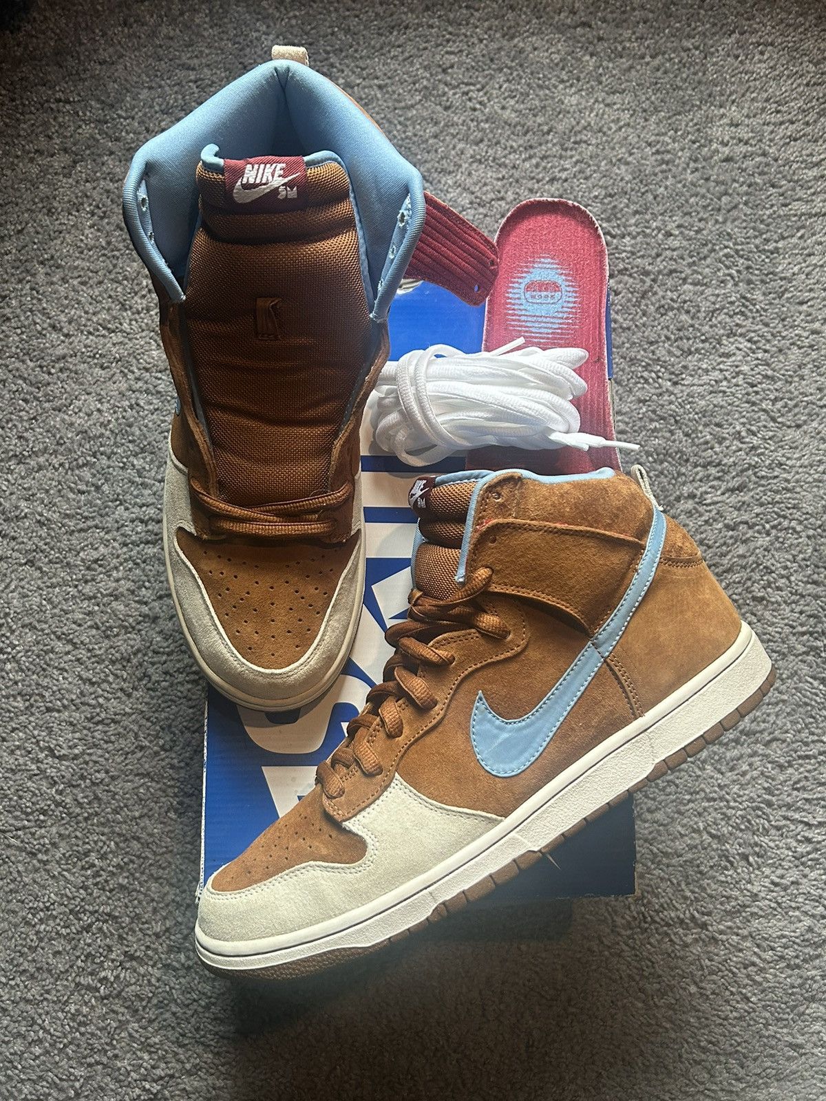 image of Nike Sb Skate Mental Dunk Hi Hazelnut Tiffany 2009 Shoes in Hazelnut Light Blue, Men's (Size 12)