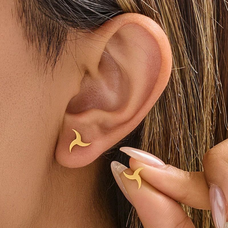 Jewelry Spiral Dart Mini Stud Earrings Charm Earring Gift Size ONE SIZE - 1 Thumbnail