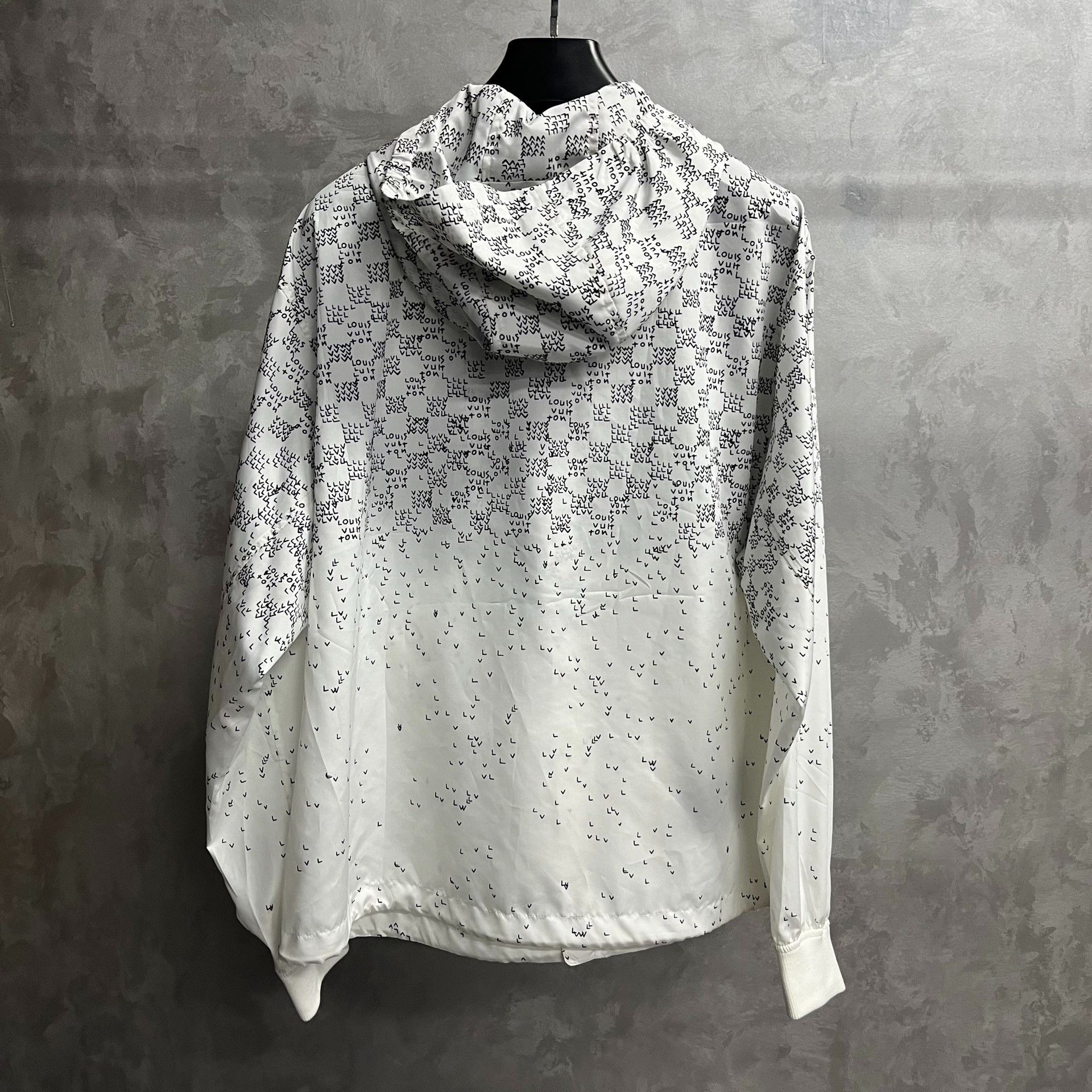 Louis Vuitton Louis Vuitton latest full white plaid print windbreaker jac Size US M / EU 48-50 / 2 - 6 Thumbnail